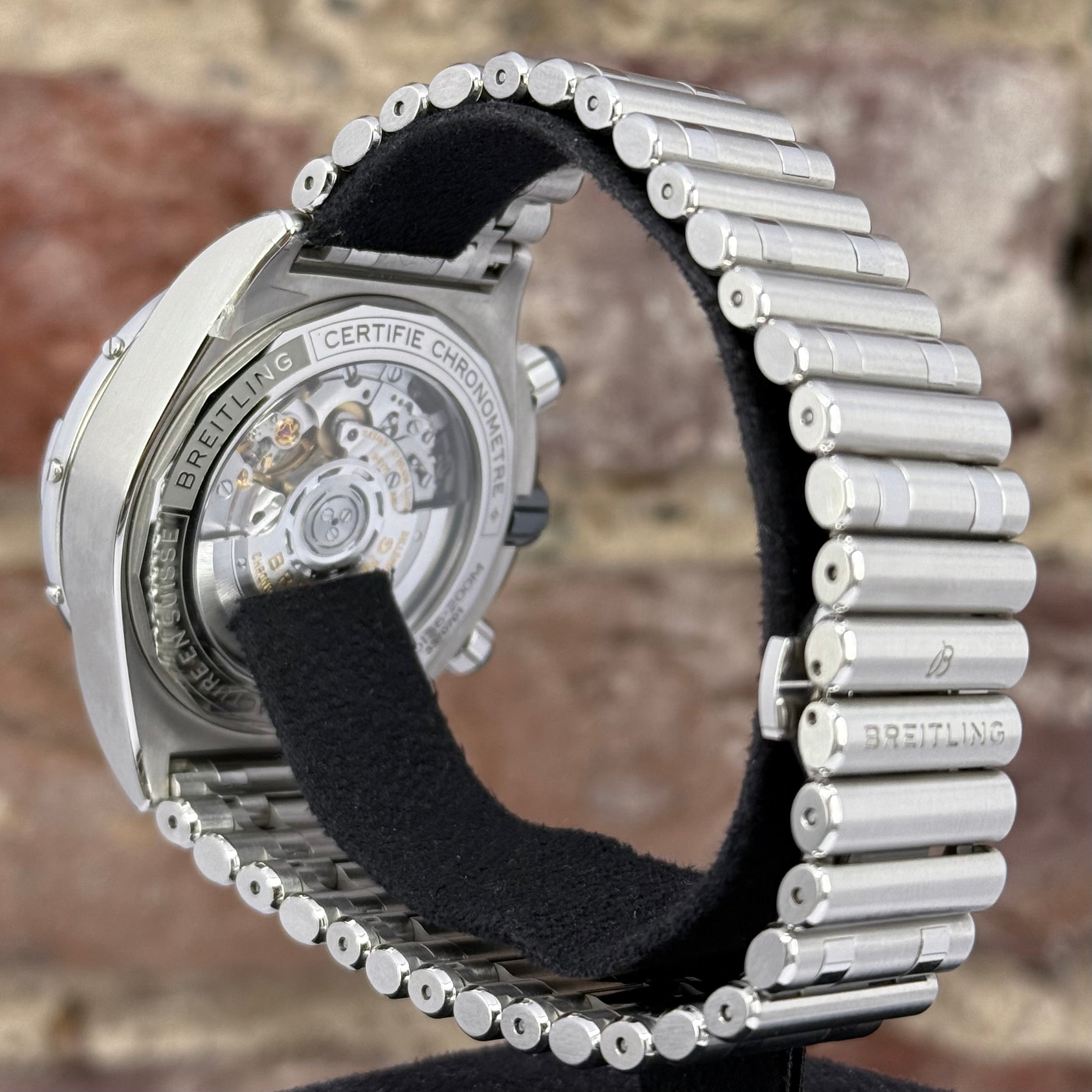 Breitling Super Chronomat 44 - Schwarzes Zifferblatt, Modell 2024, Ref.AB0136