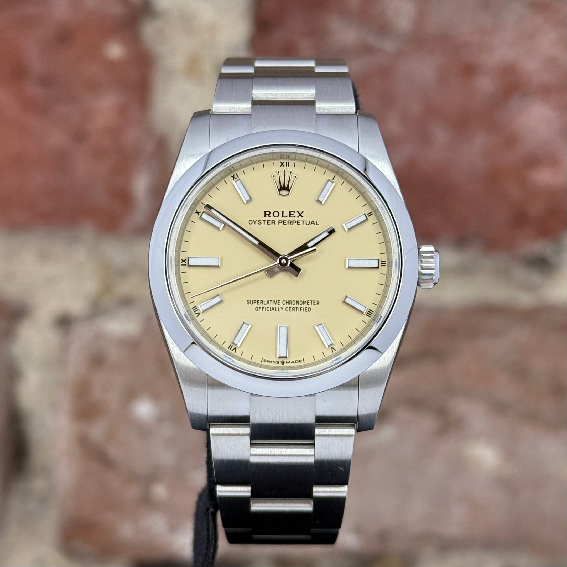 Rolex Oyster Perpetual - Beiges Zifferblatt, Modell 2025, Ref. 124200
