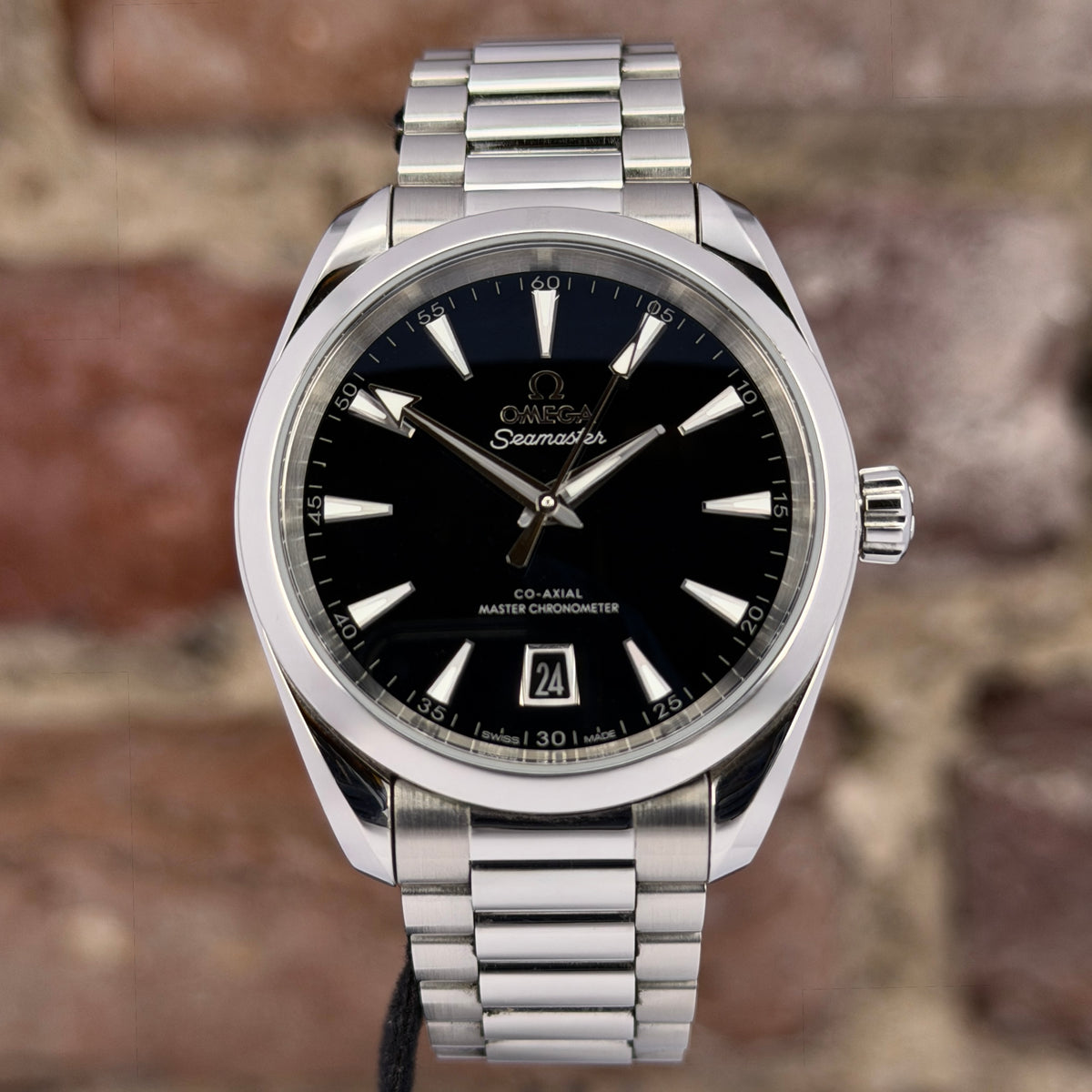 Omega Seamaster 38 - Schwarzes Zifferblatt, Modell 2025, Ref. 220.10.38.20.01.004