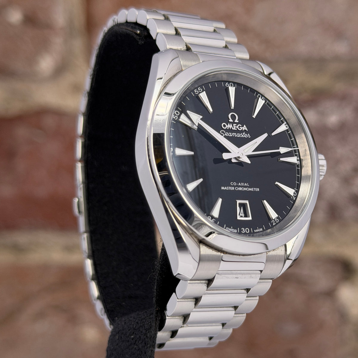 Omega Seamaster 38 - Schwarzes Zifferblatt, Modell 2025, Ref. 220.10.38.20.01.004