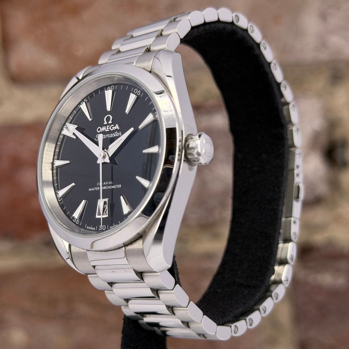 Omega Seamaster 38 - Schwarzes Zifferblatt, Modell 2025, Ref. 220.10.38.20.01.004