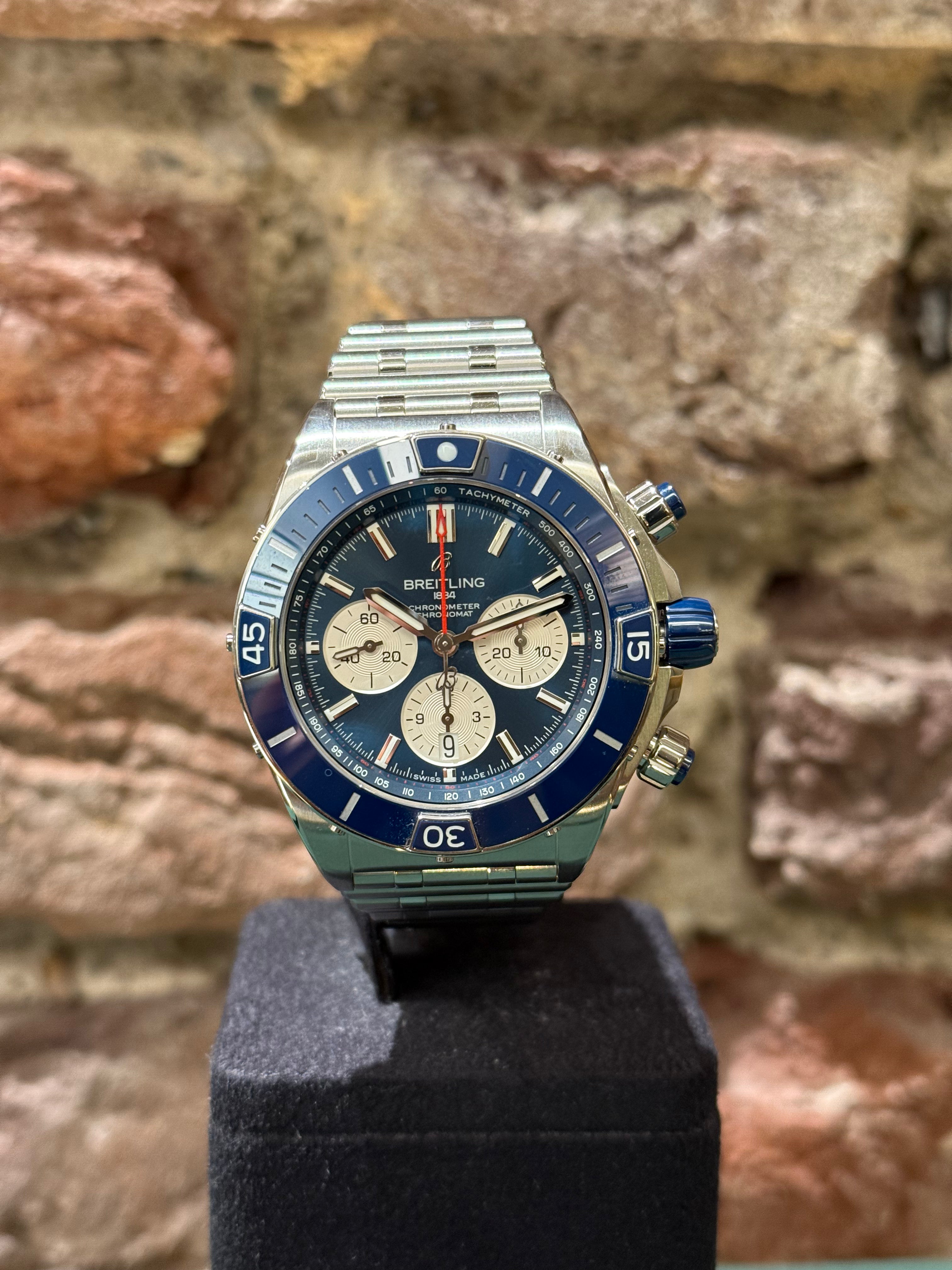 Breitling Super Chronomat 44, Blaues Zifferblatt, Modell 2024, Ref.AB0136