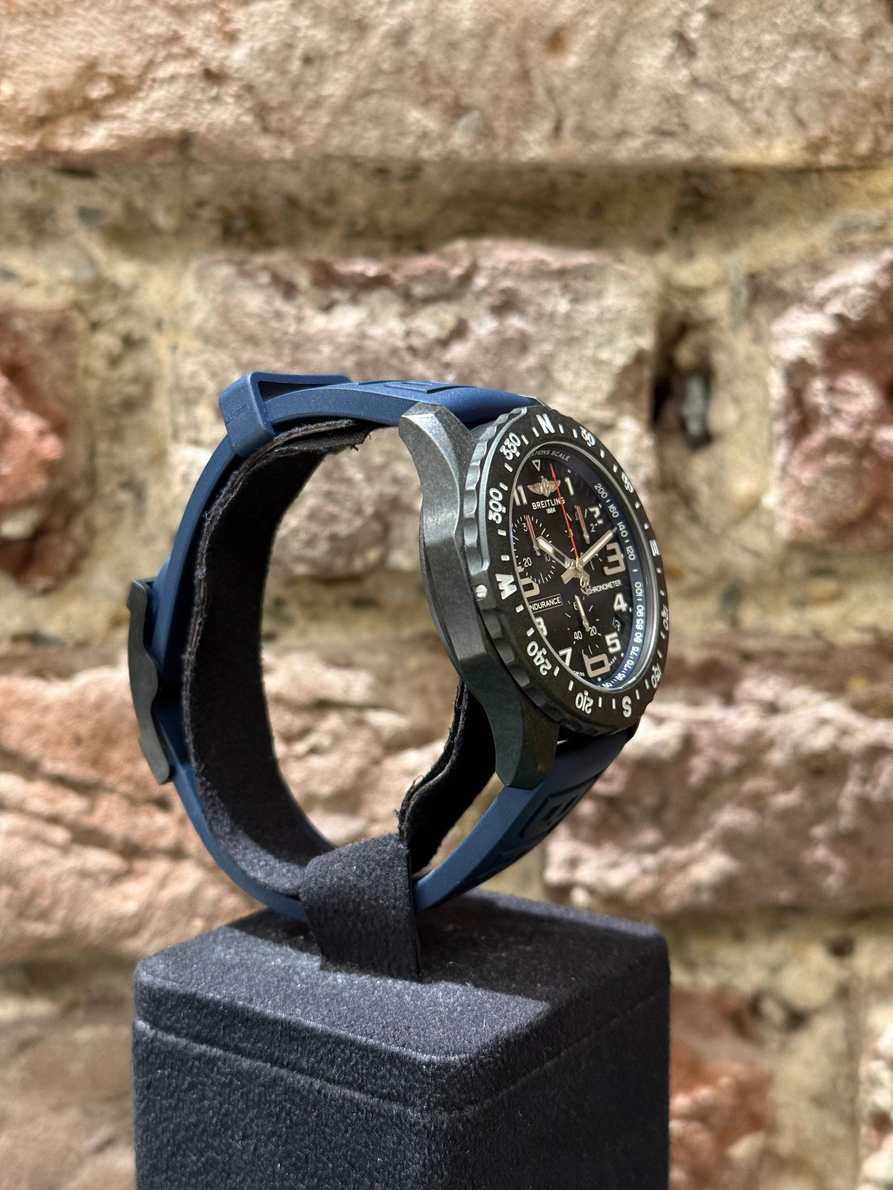 Breitling Endurance Pro 44 - Schwarzes Zifferblatt, Modell 2024, Ref.X82310