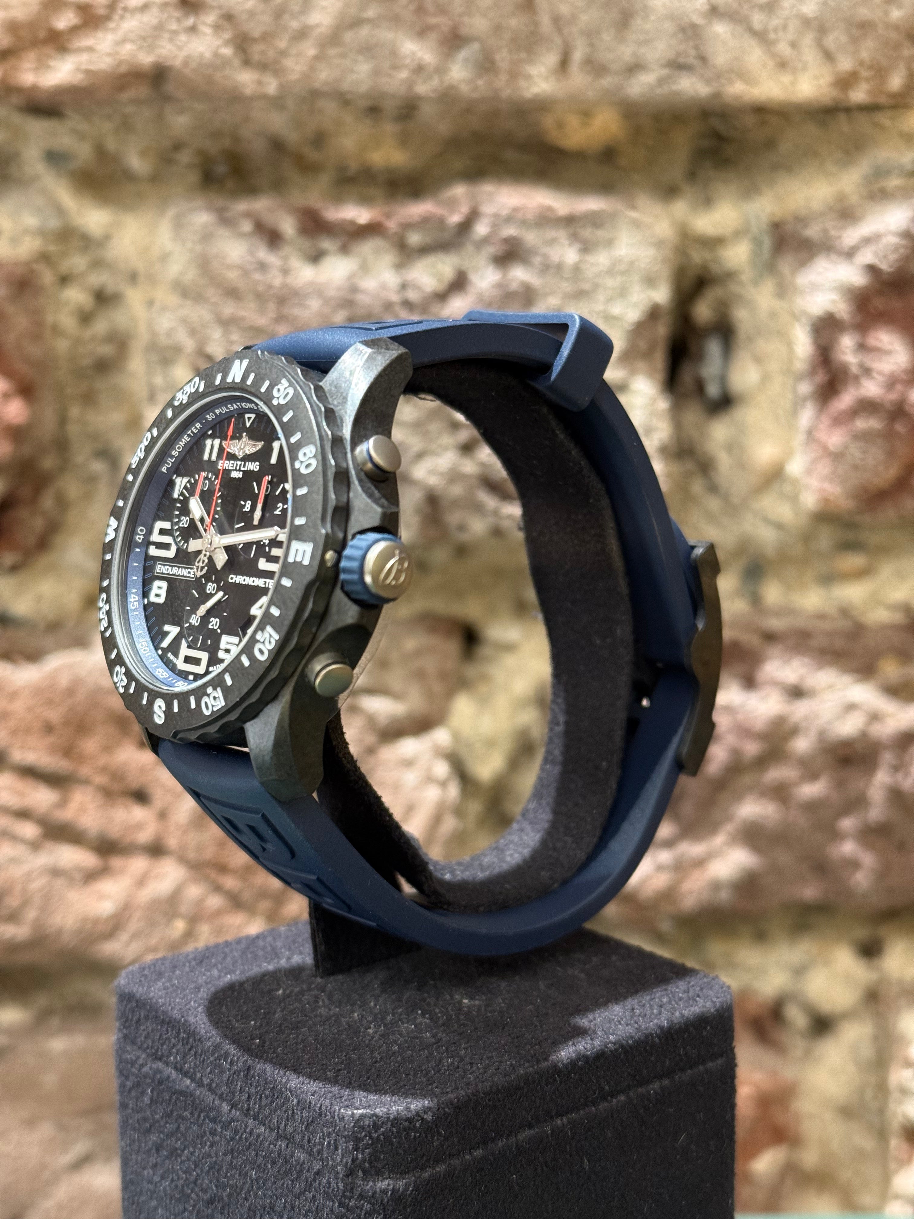 Breitling Endurance Pro 44 - Schwarzes Zifferblatt, Modell 2024, Ref.X82310