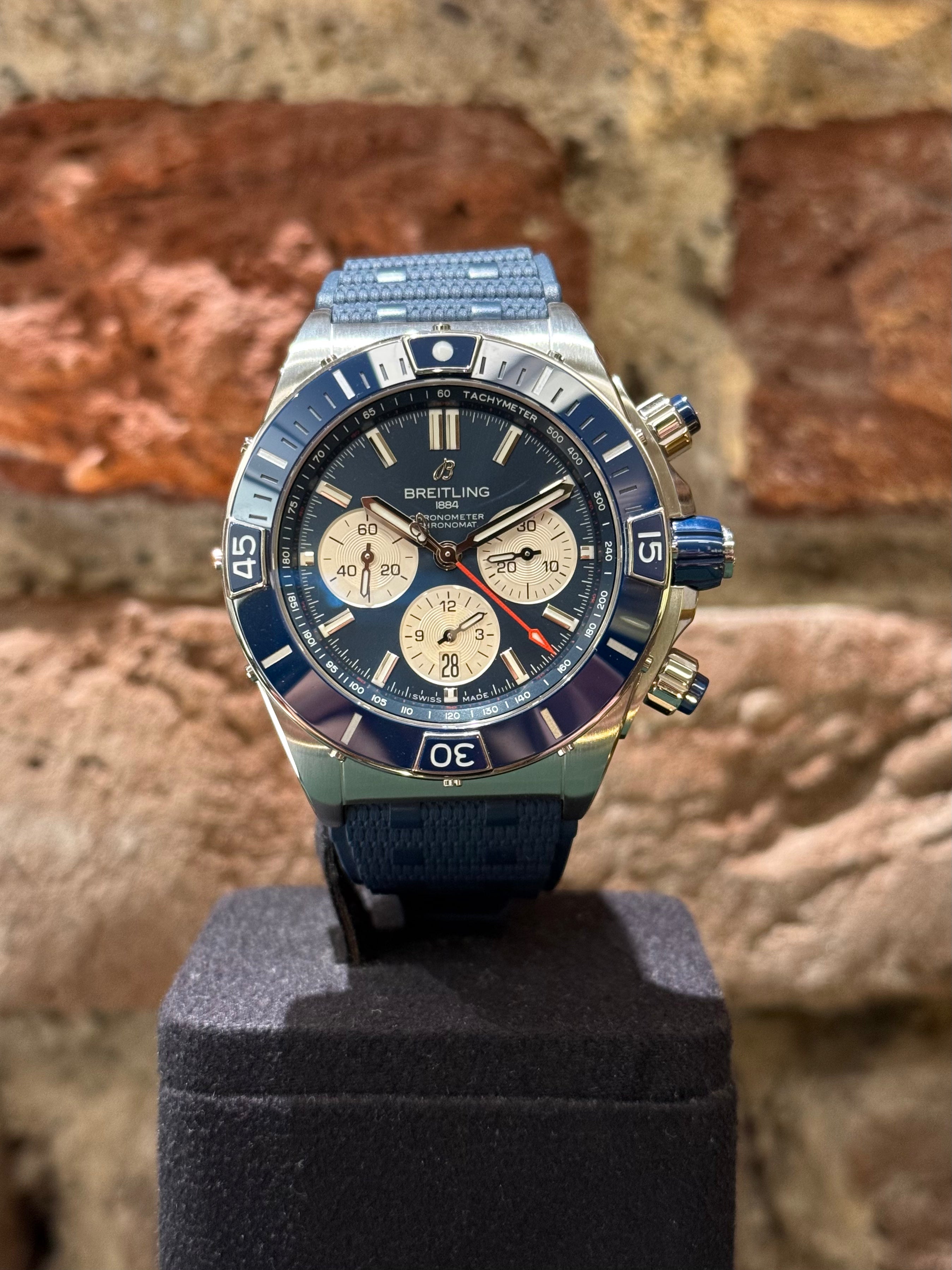 Breitling Super Chronomat 44 - Blaues Zifferblatt, Modell 2022, Ref. AB0136