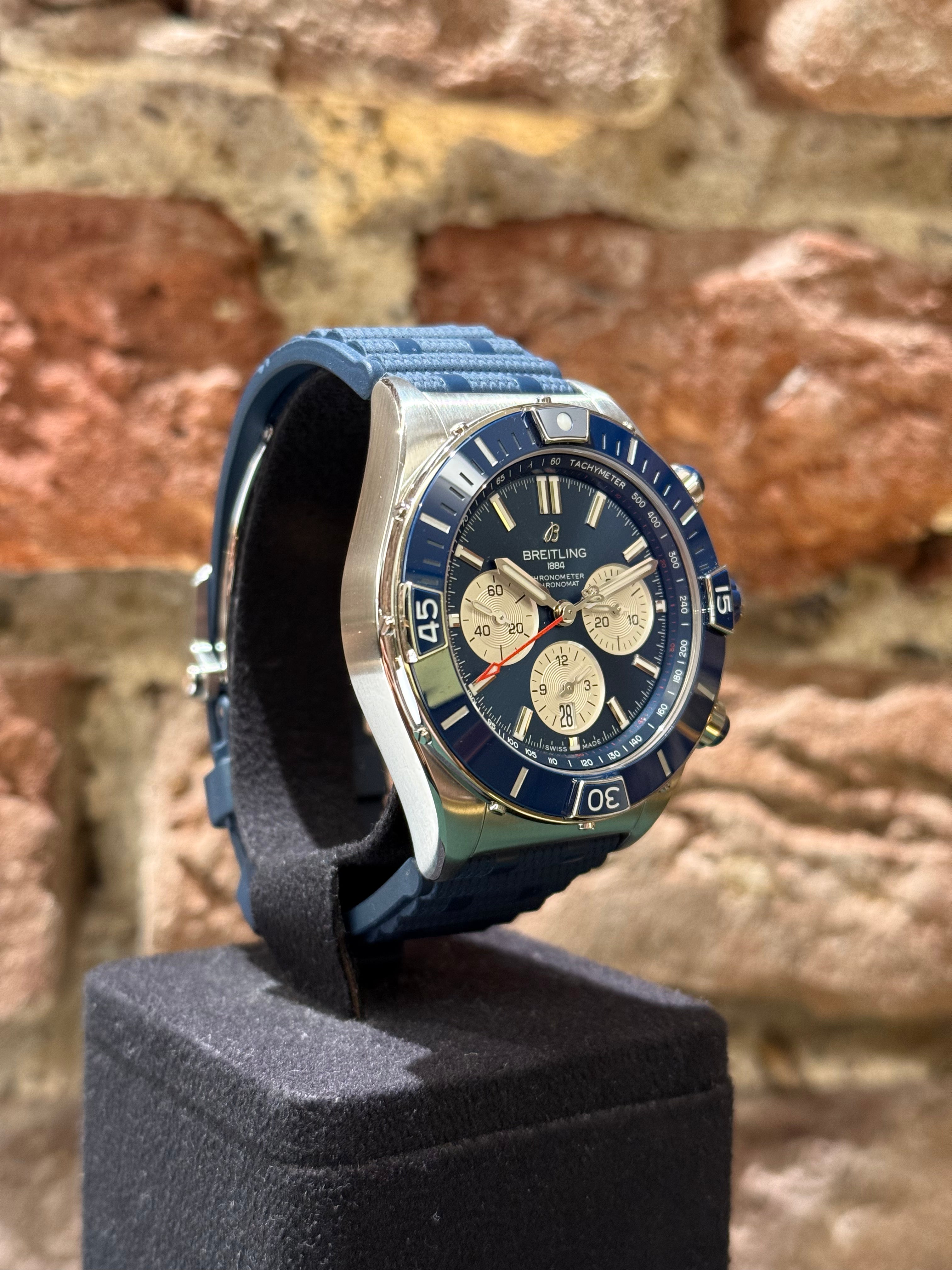 Breitling Super Chronomat 44 - Blaues Zifferblatt, Modell 2022, Ref. AB0136