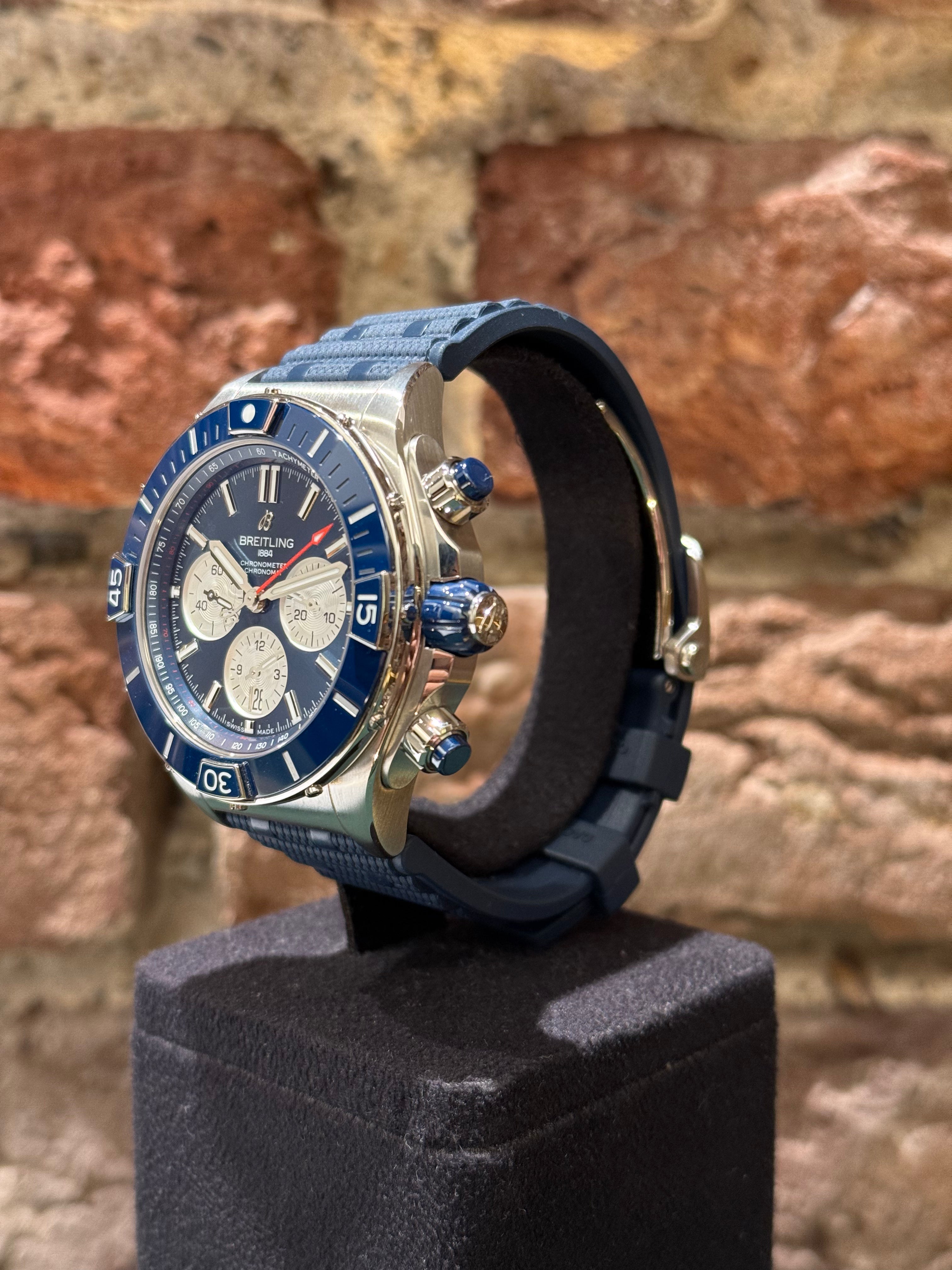 Breitling Super Chronomat 44 - Blaues Zifferblatt, Modell 2022, Ref. AB0136