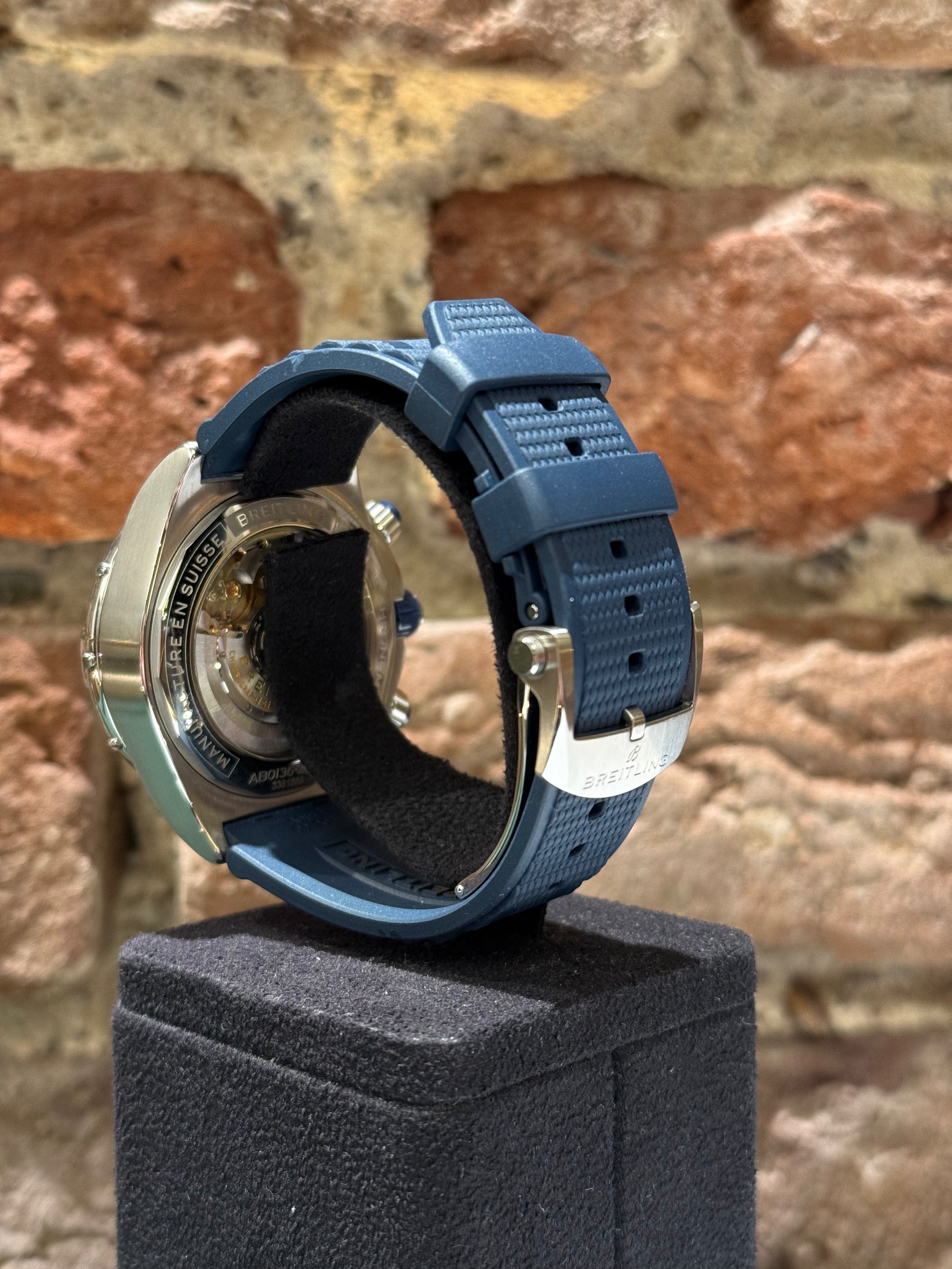 Breitling Super Chronomat 44 - Blaues Zifferblatt, Modell 2022, Ref. AB0136