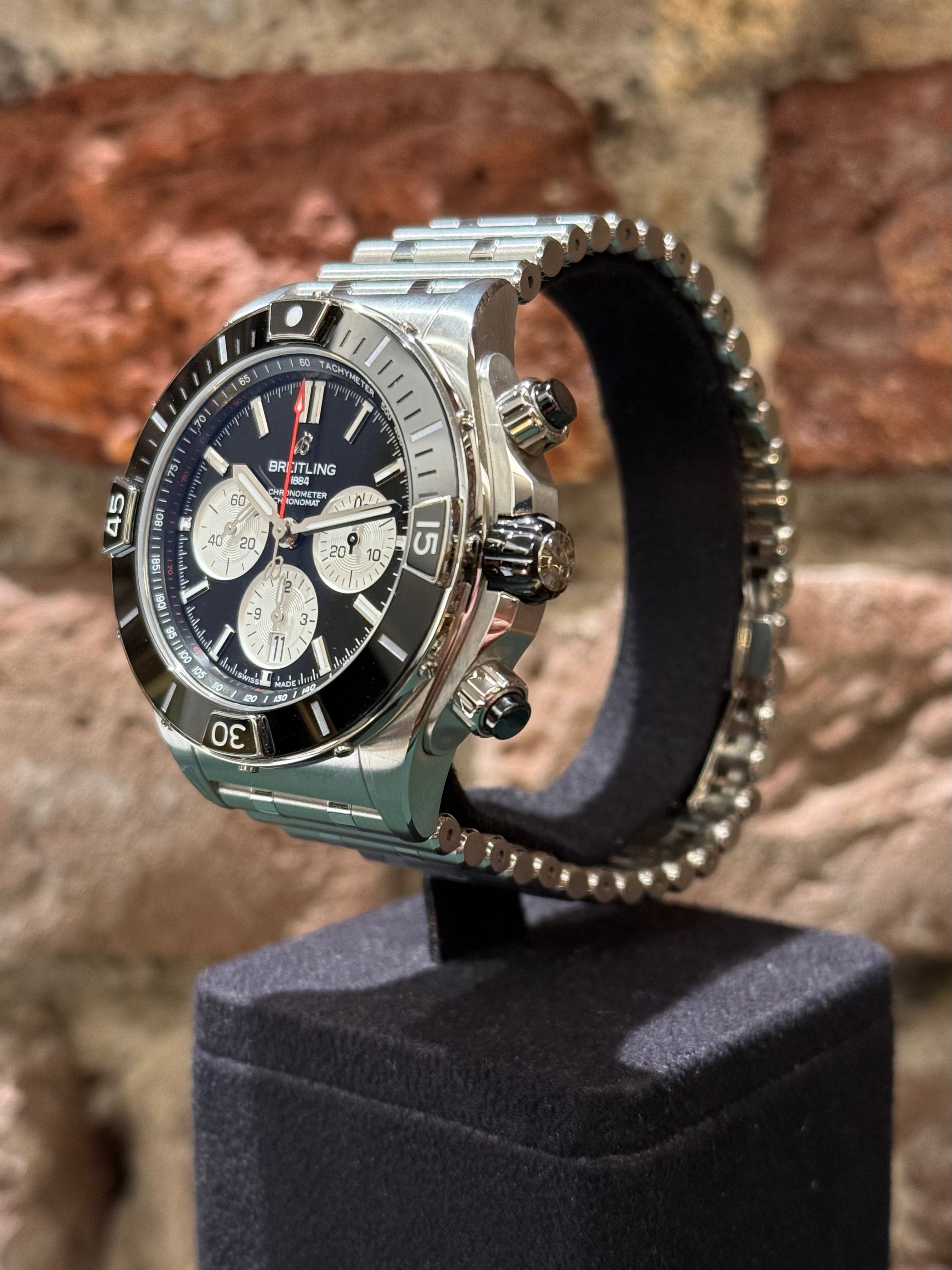 Breitling Super Chronomat 44 - Schwarzes Zifferblatt, Modell 2024, Ref.AB0136