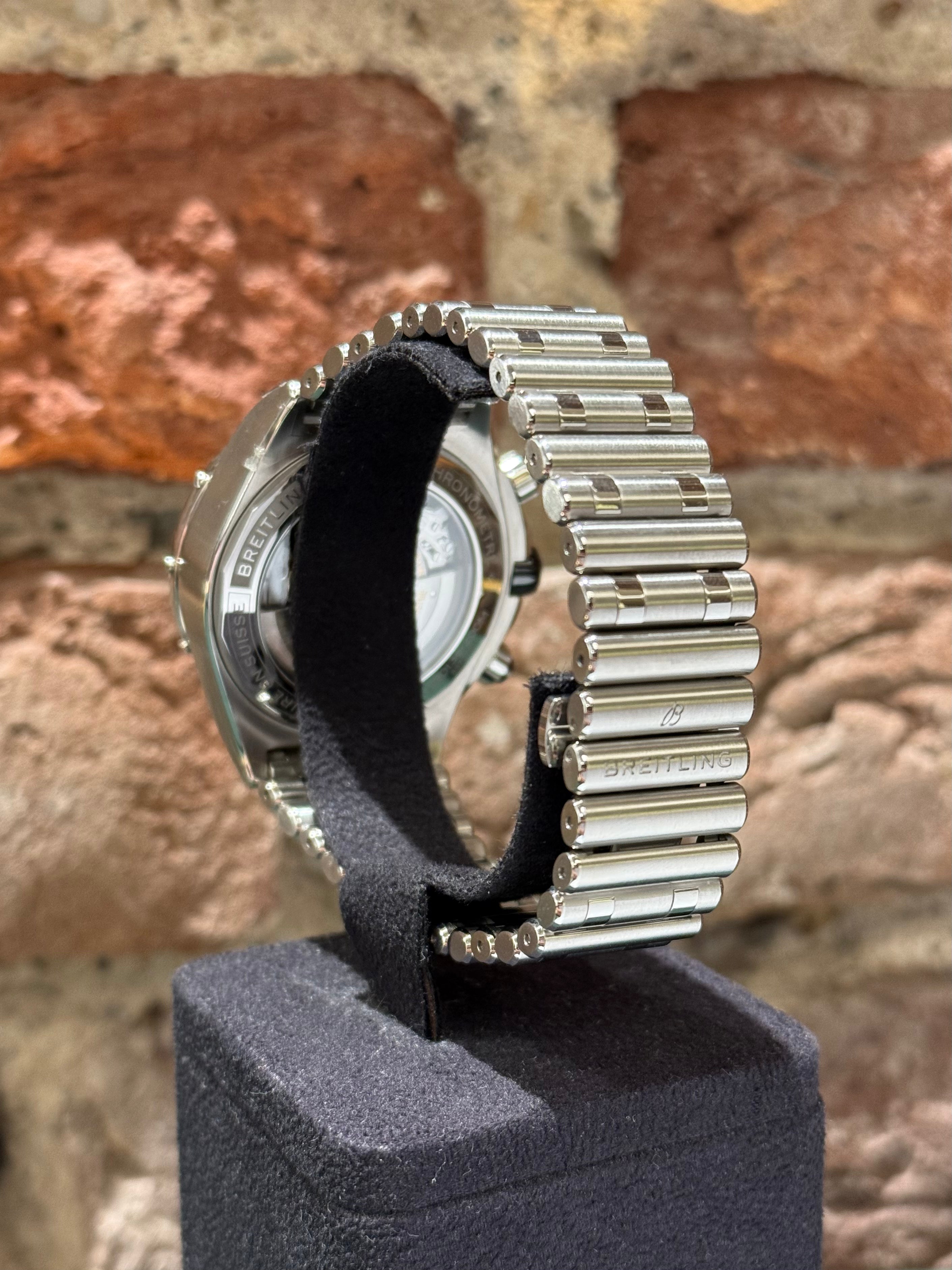 Breitling Super Chronomat 44 - Schwarzes Zifferblatt, Modell 2024, Ref.AB0136