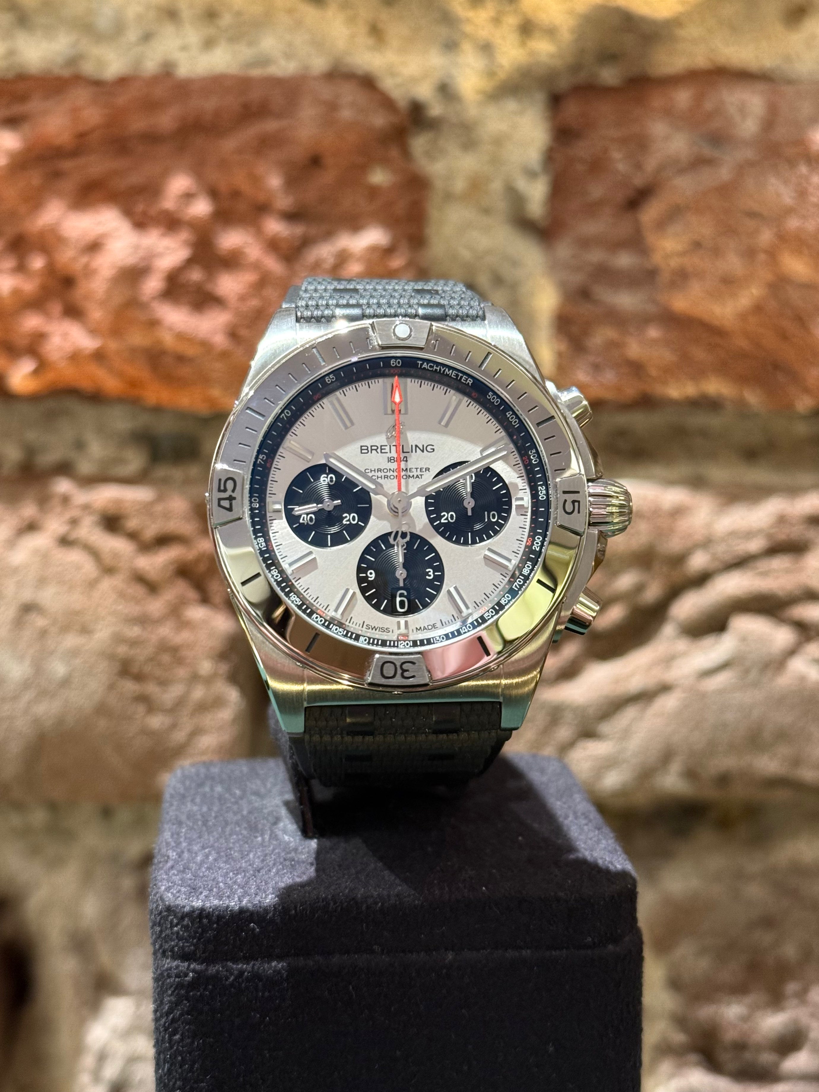 Breitling Super Chronomat - Graues Zifferblatt, Modell 2025, Ref.AB0134