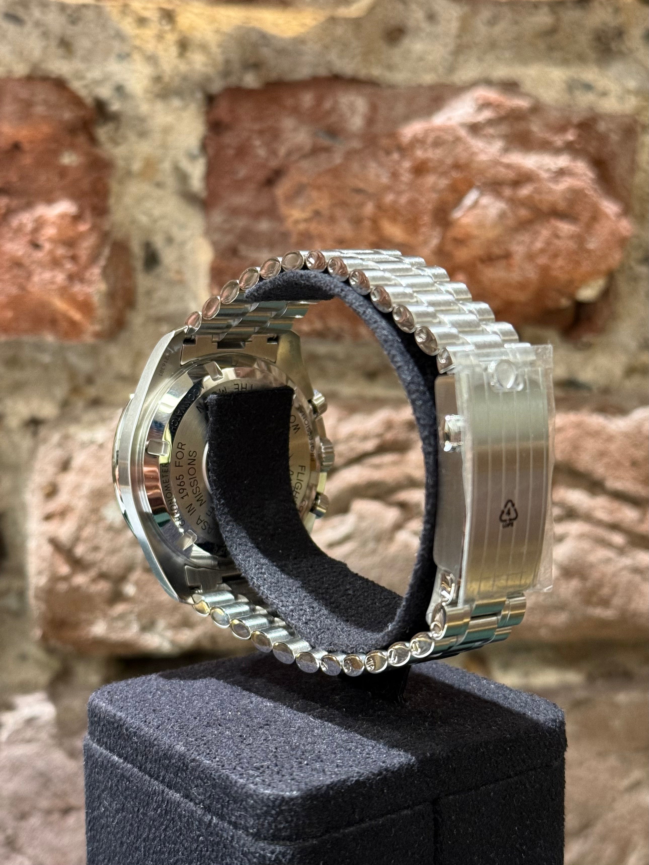 Omega Speedmaster 42 - Schwarzes Zifferblatt, Modell 2025, Ref. 310.30.42.50.01.001