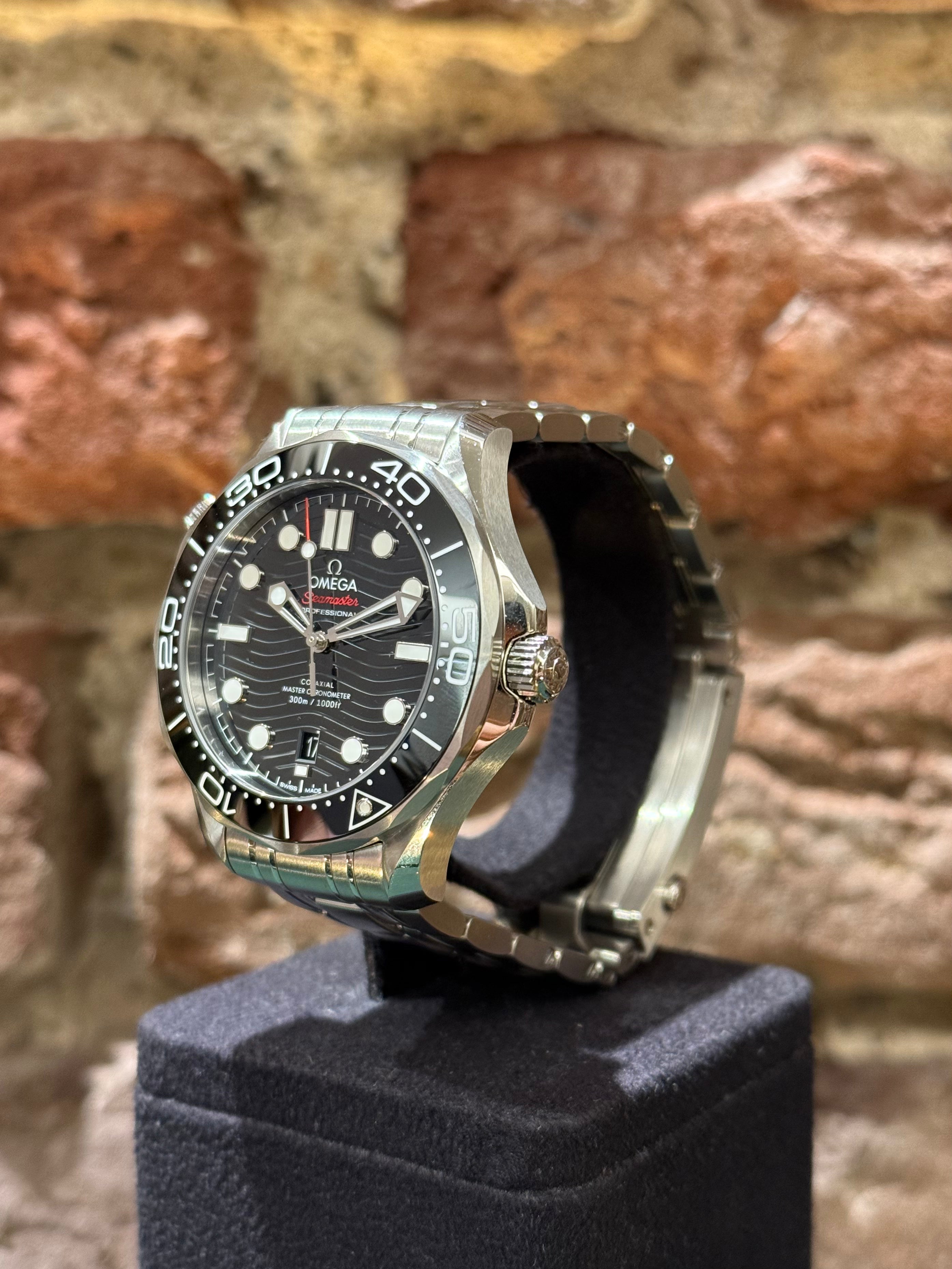Omega Seamaster 42 - Schwarzes Zifferblatt, Modell 2023 Ref. 210.30.42.20.01.001