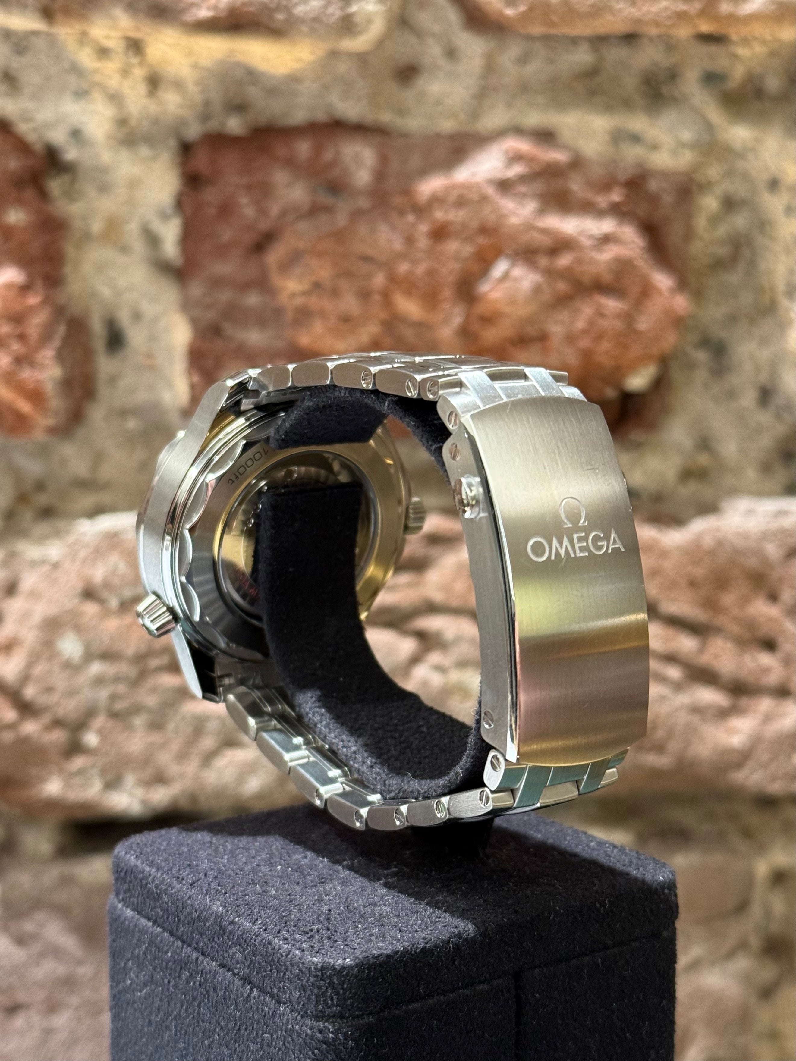 Omega Seamaster 42 - Schwarzes Zifferblatt, Modell 2023 Ref. 210.30.42.20.01.001