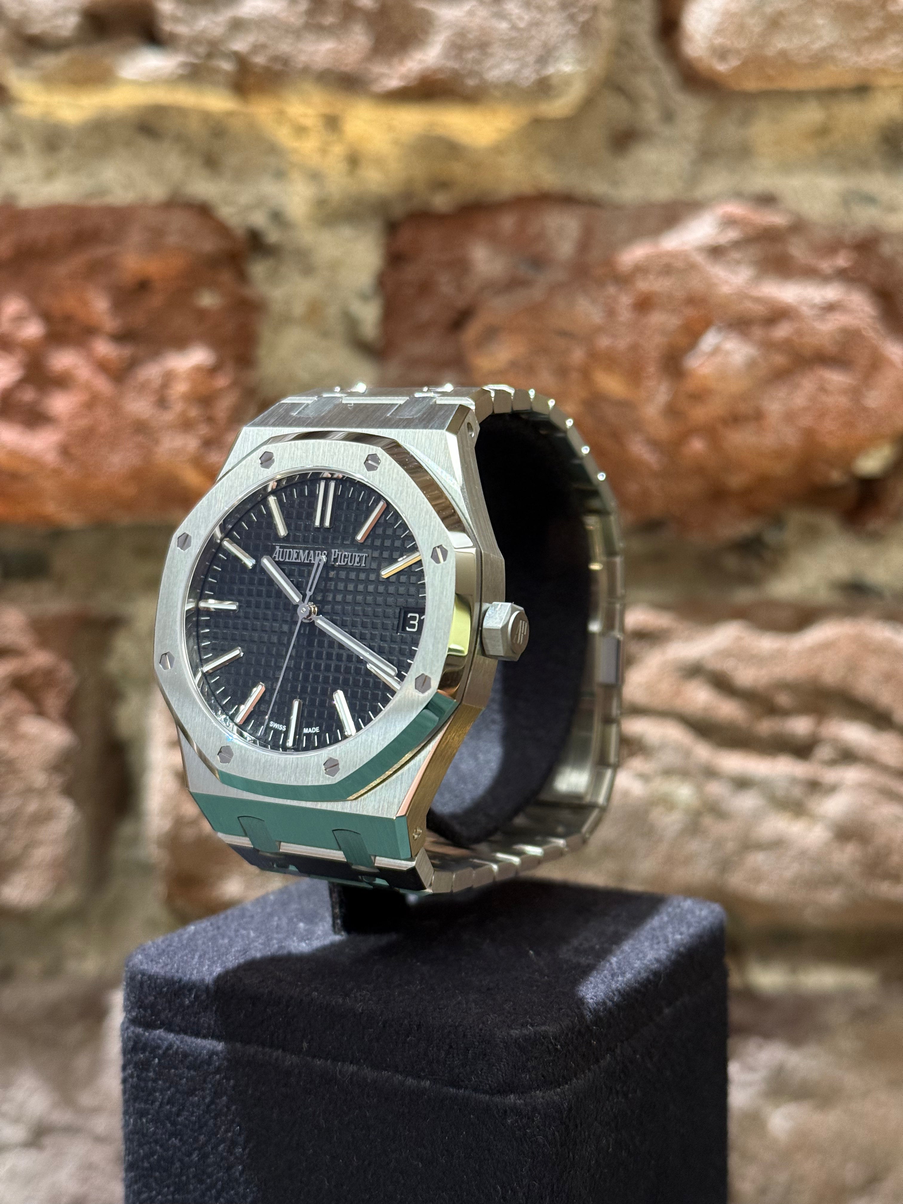 Audemars Piguet - Schwarzes Zifferblatt, Modell 2025, Ref.15510ST