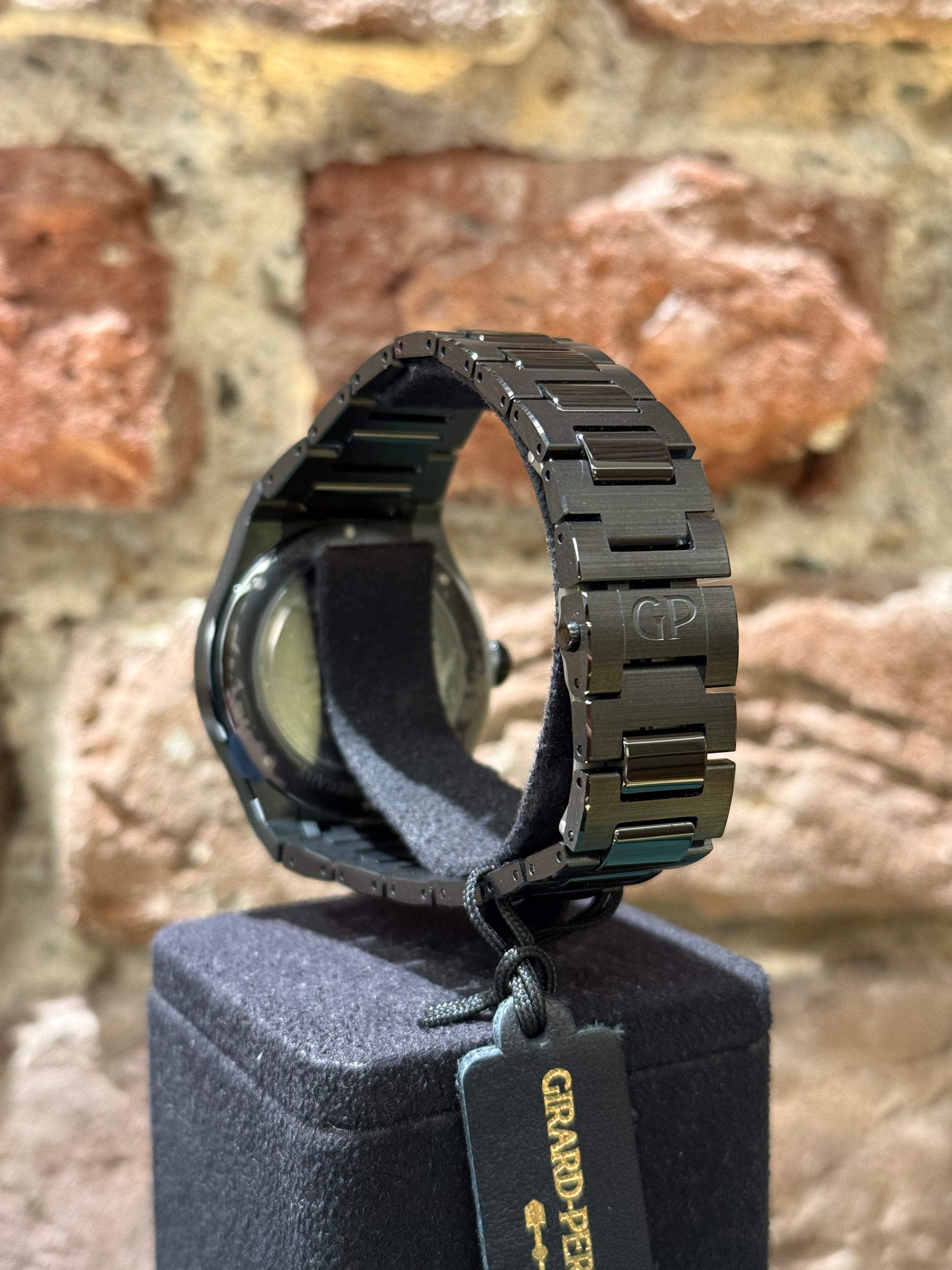 Girard Perregaux 42 - Schwarzes Zifferblatt, Modell 2024, Ref.81010-32-631-32A