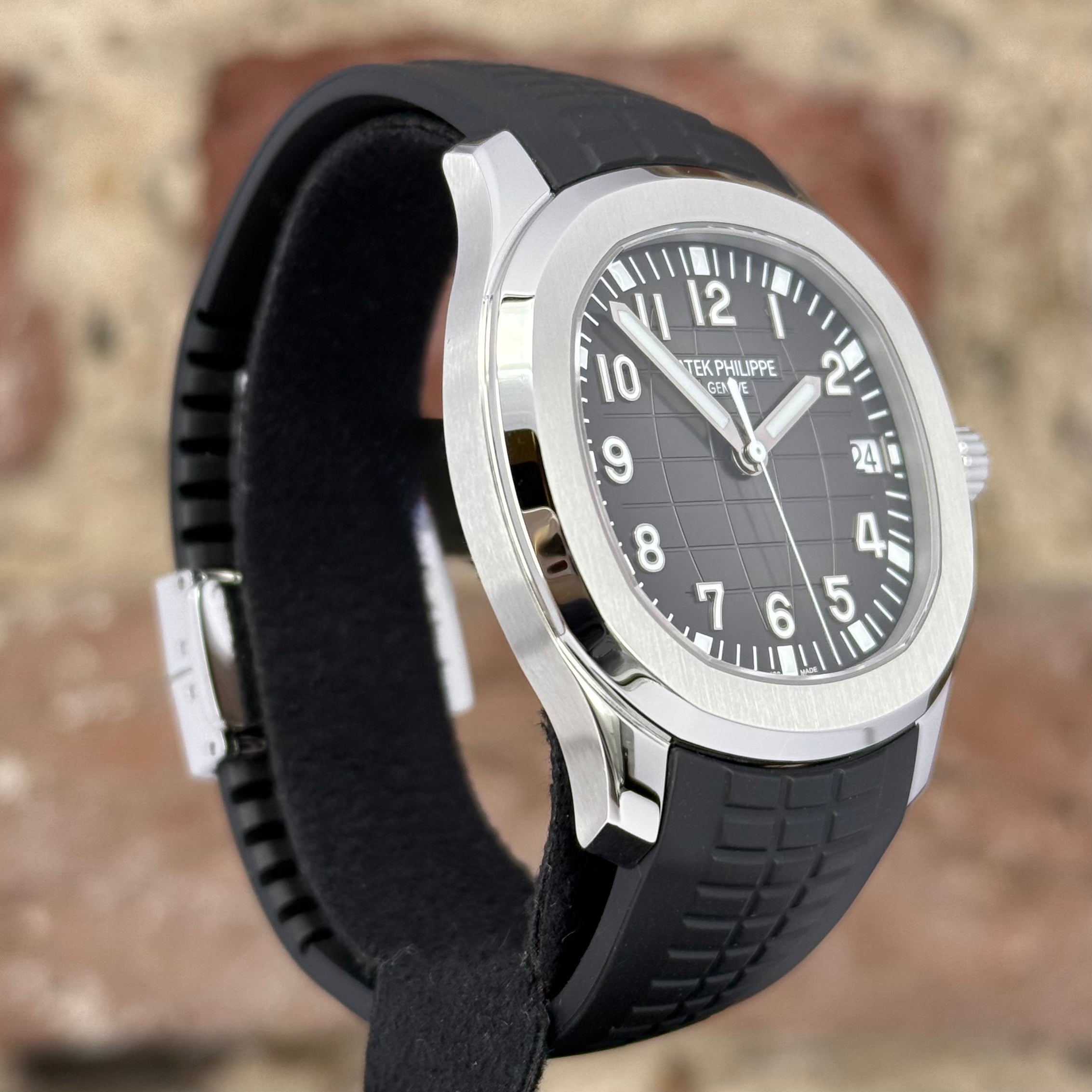 Patek Philippe - Schwarzes Zifferblatt, Modell 2025, Ref.5167A