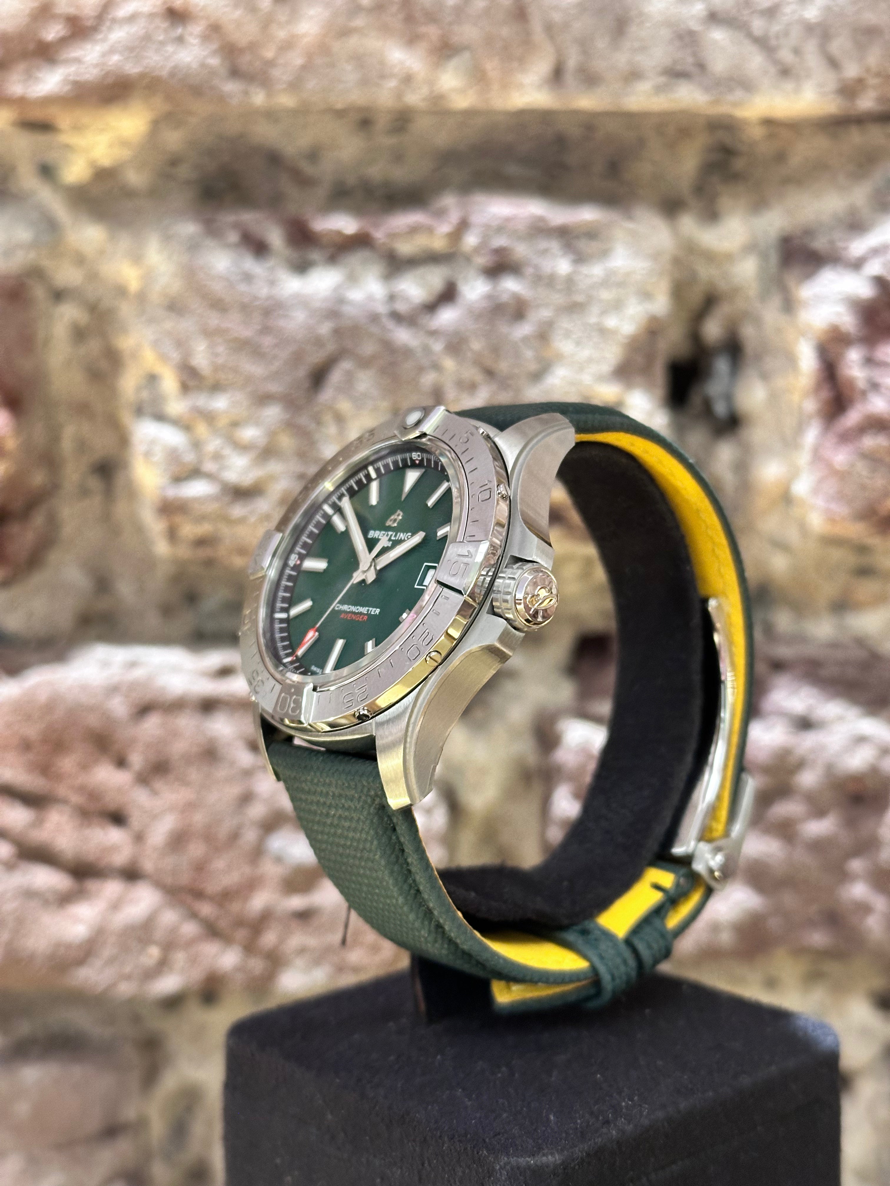 Breitling Avenger 42 - Grünes Zifferblatt, Modell 2025, Ref.A17328