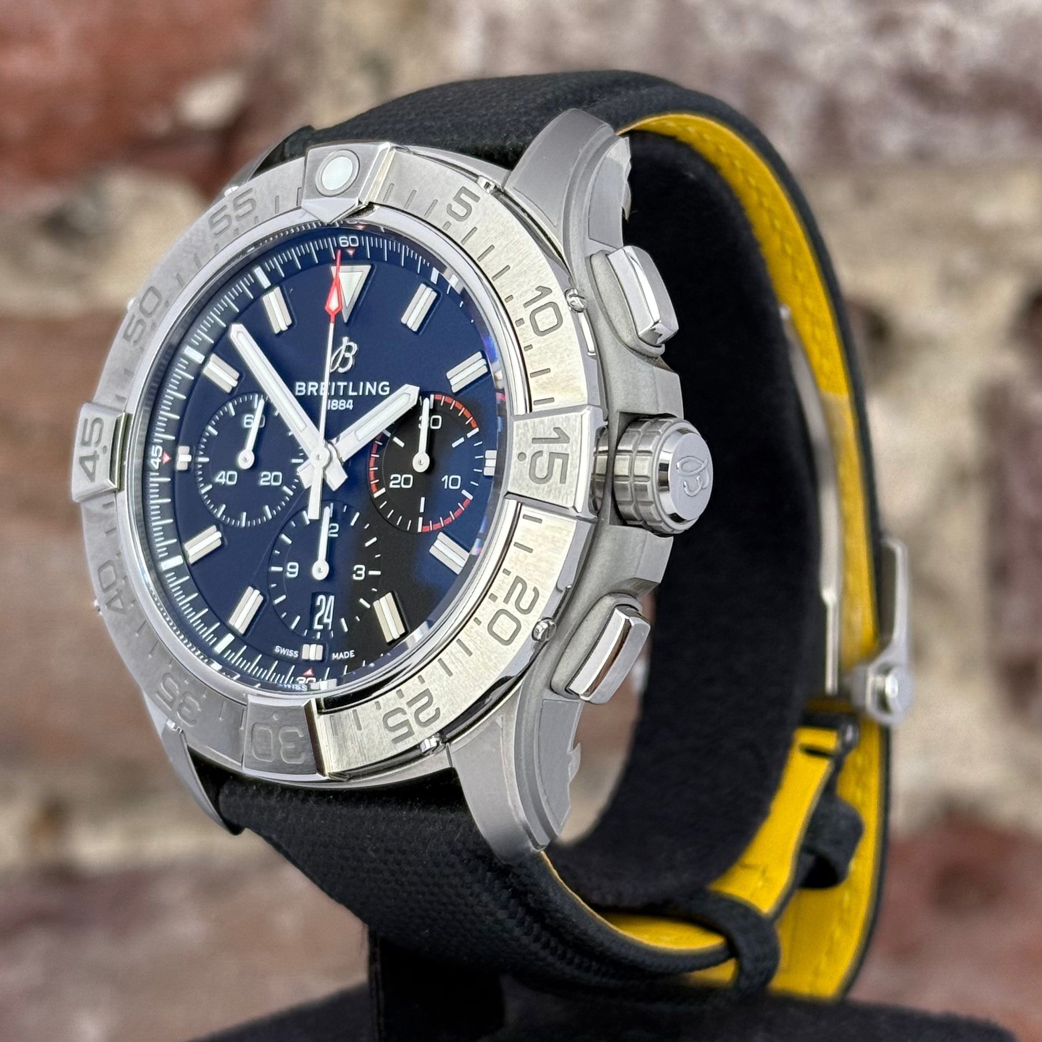 Breitling Super Avenger Chronograph 46 - Schwarzes Zifferblatt, Modell 2025, Ref. EB0148