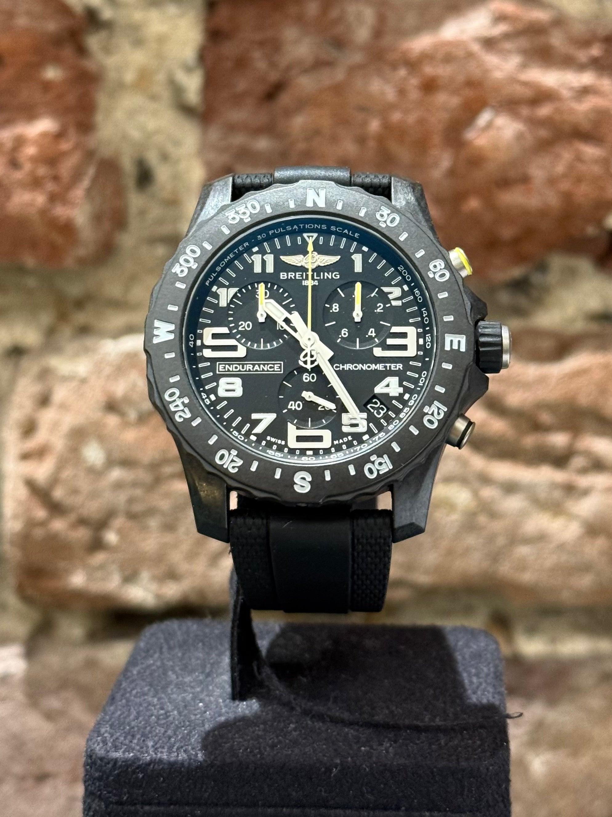 Breitling Endurance Pro 44 - Schwarzes Zifferblatt, Modell 2025, Ref.X82310