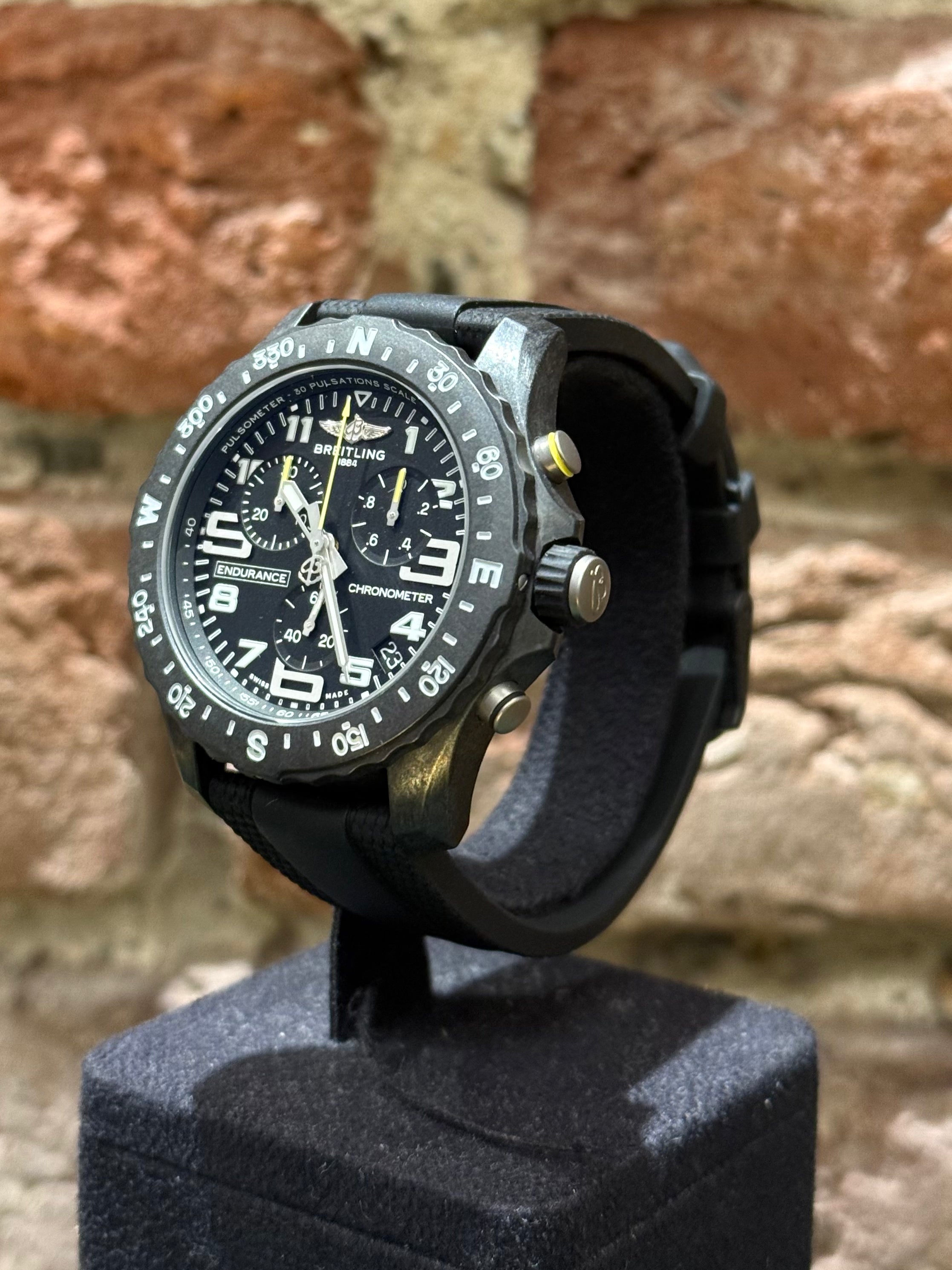 Breitling Endurance Pro 44 - Schwarzes Zifferblatt, Modell 2025, Ref.X82310
