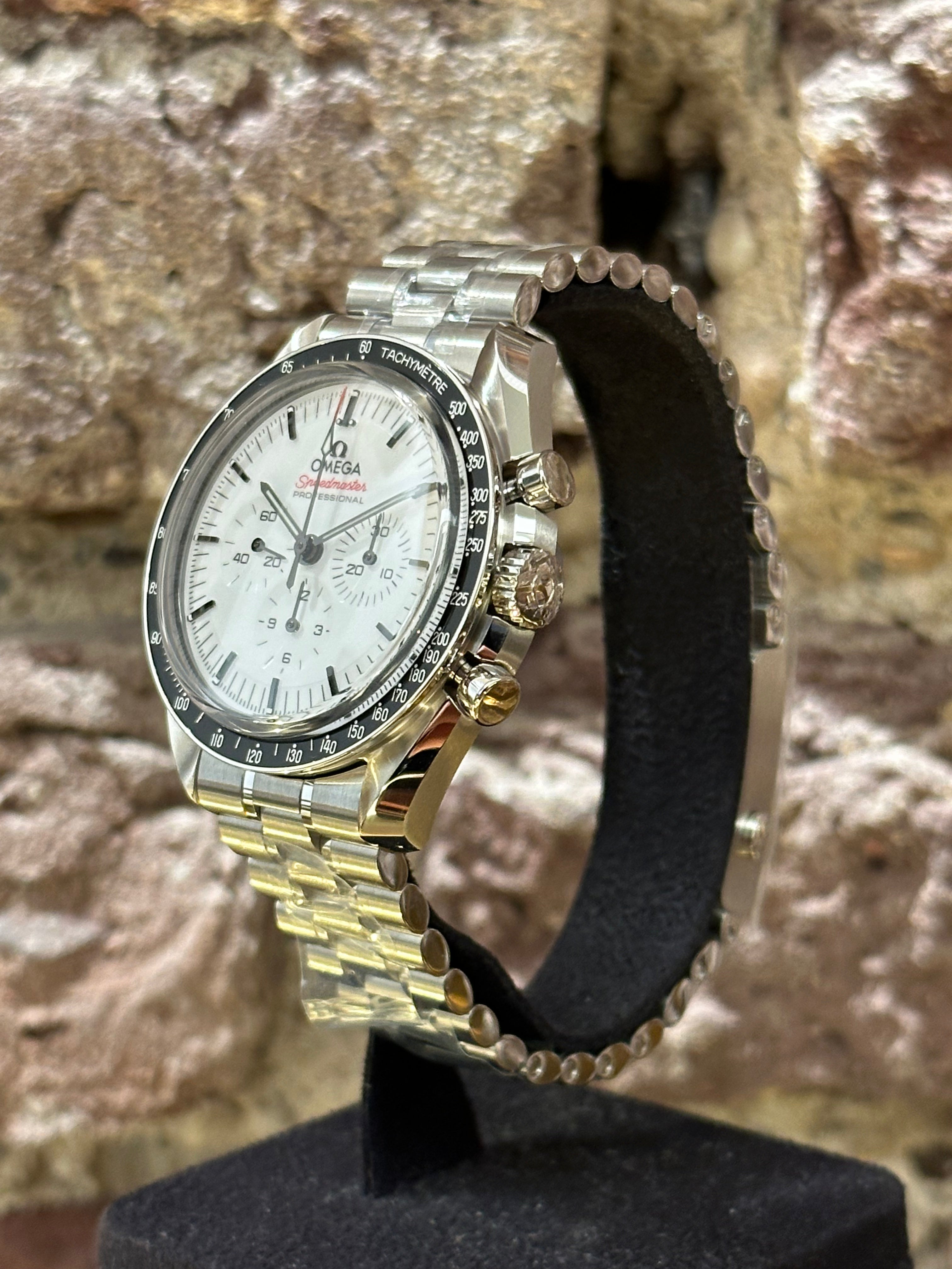 Omega Speedmaster 42 - Weißes Zifferblatt, Modell 2025, Ref. 310.30.42.50.04.001