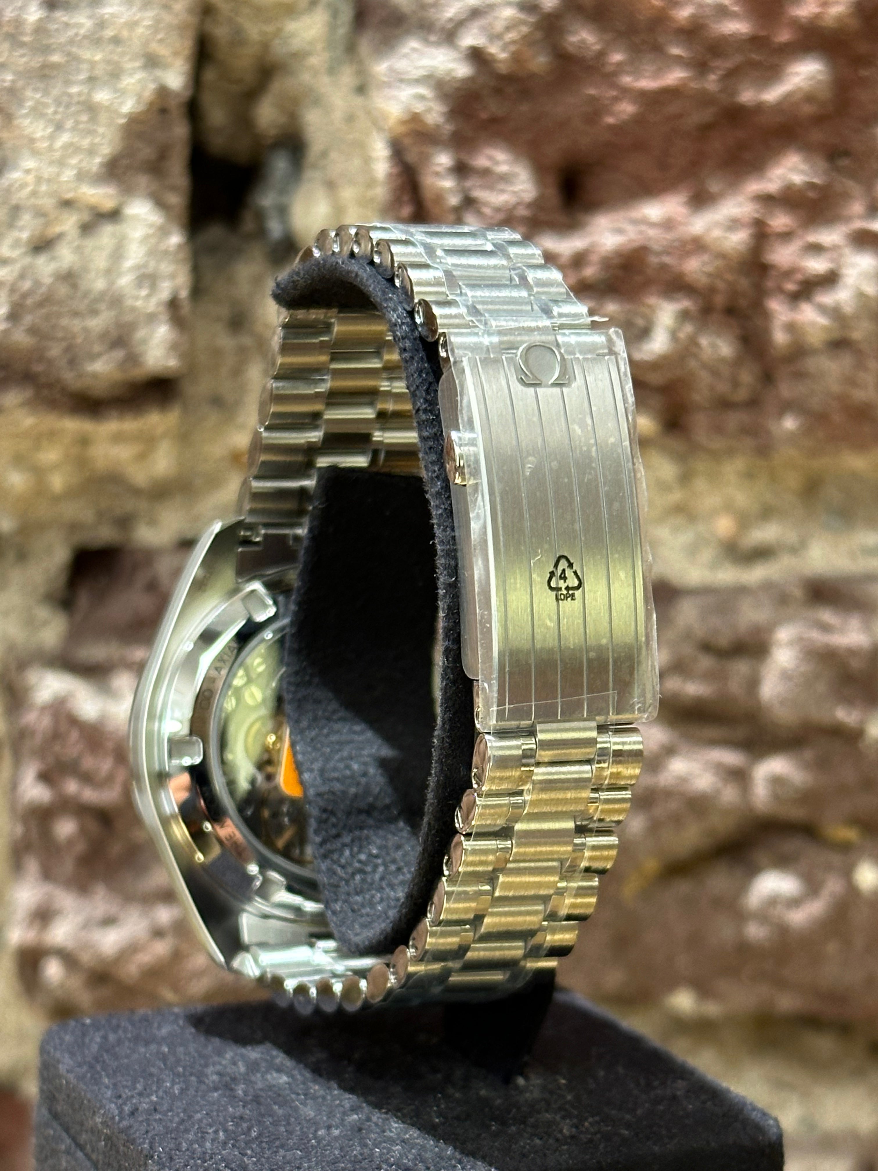 Omega Speedmaster 42 - Weißes Zifferblatt, Modell 2025, Ref. 310.30.42.50.04.001