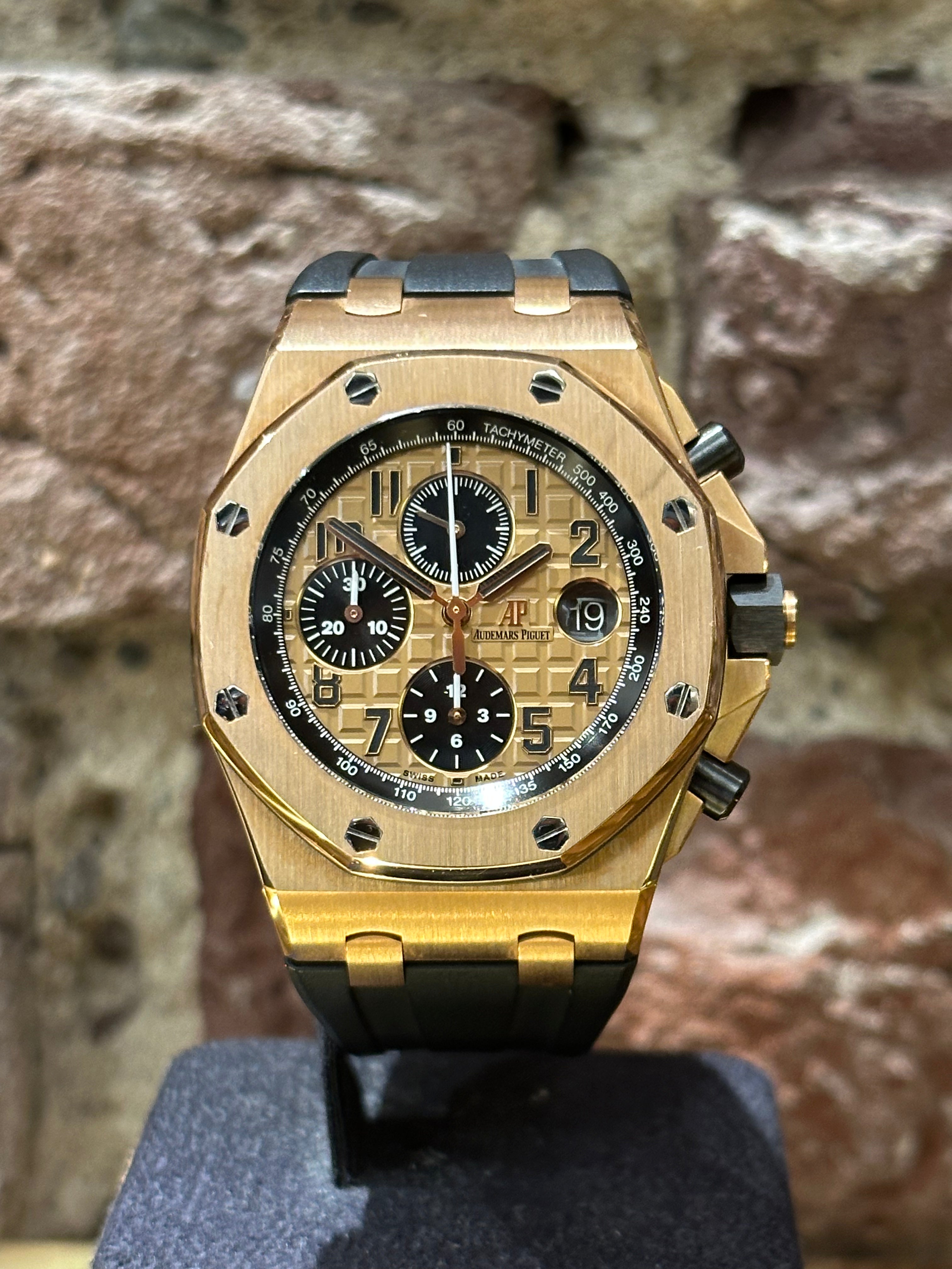 Audemars Piguet Royal Oak 42 - Goldenes Zifferblatt, Modell 2016, Ref.26407OR.OO.A002CR.01