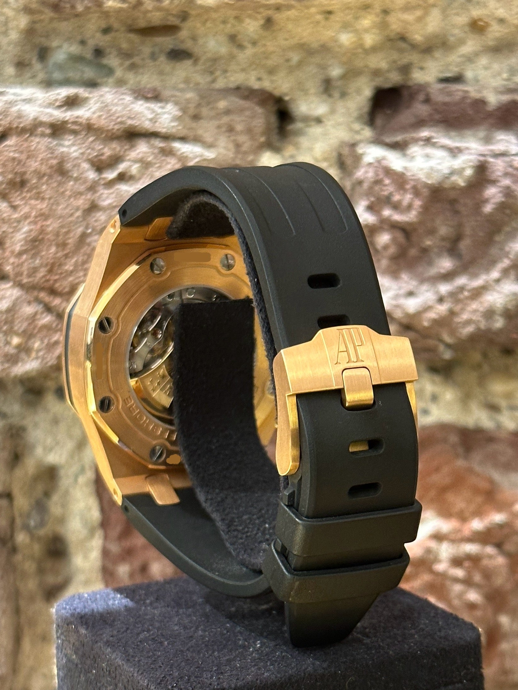 Audemars Piguet Royal Oak 42 - Goldenes Zifferblatt, Modell 2016, Ref.26407OR.OO.A002CR.01