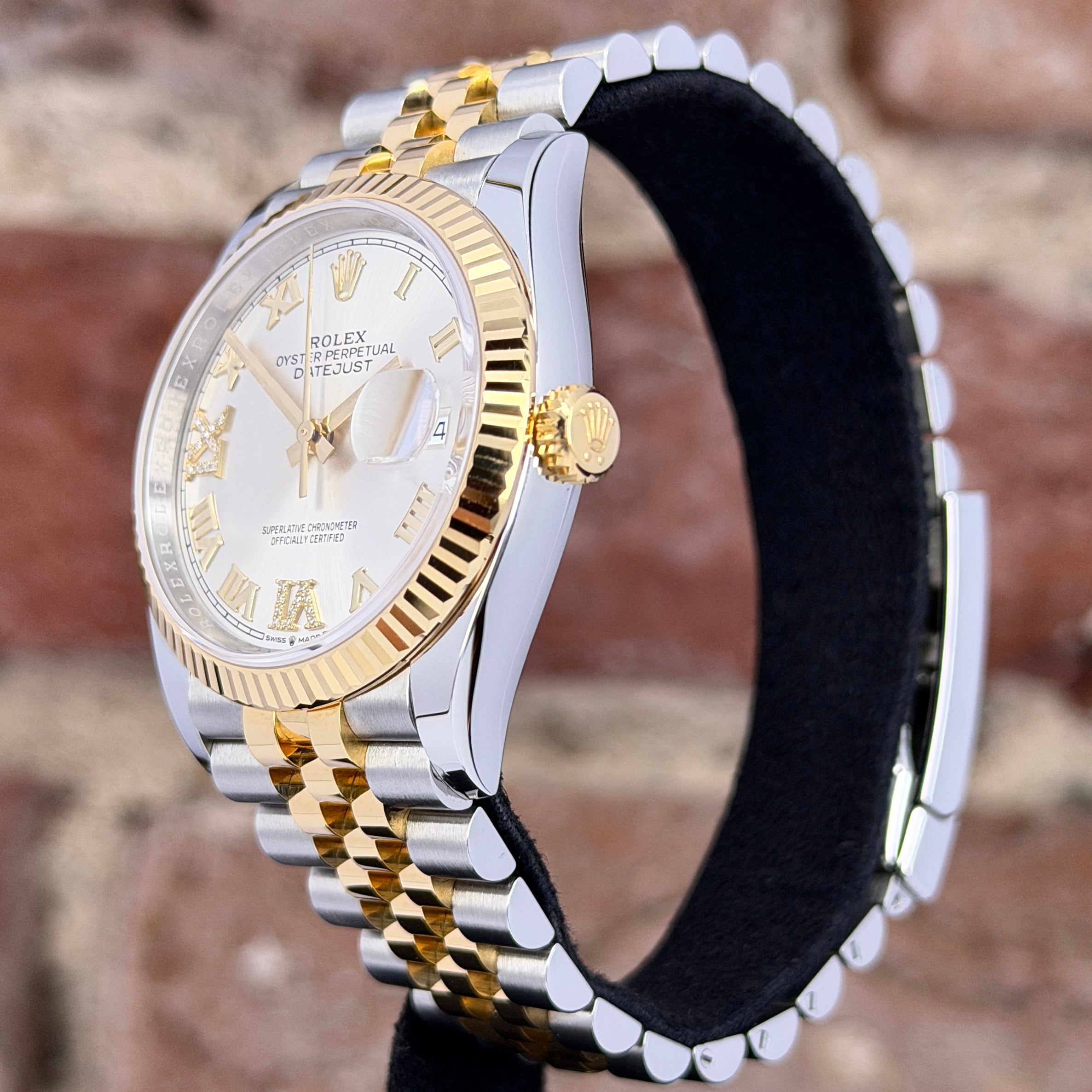 Rolex Datejust 36 - Silber Zifferblatt mit Diamanten 6/9, Modell 2021, Ref.126233