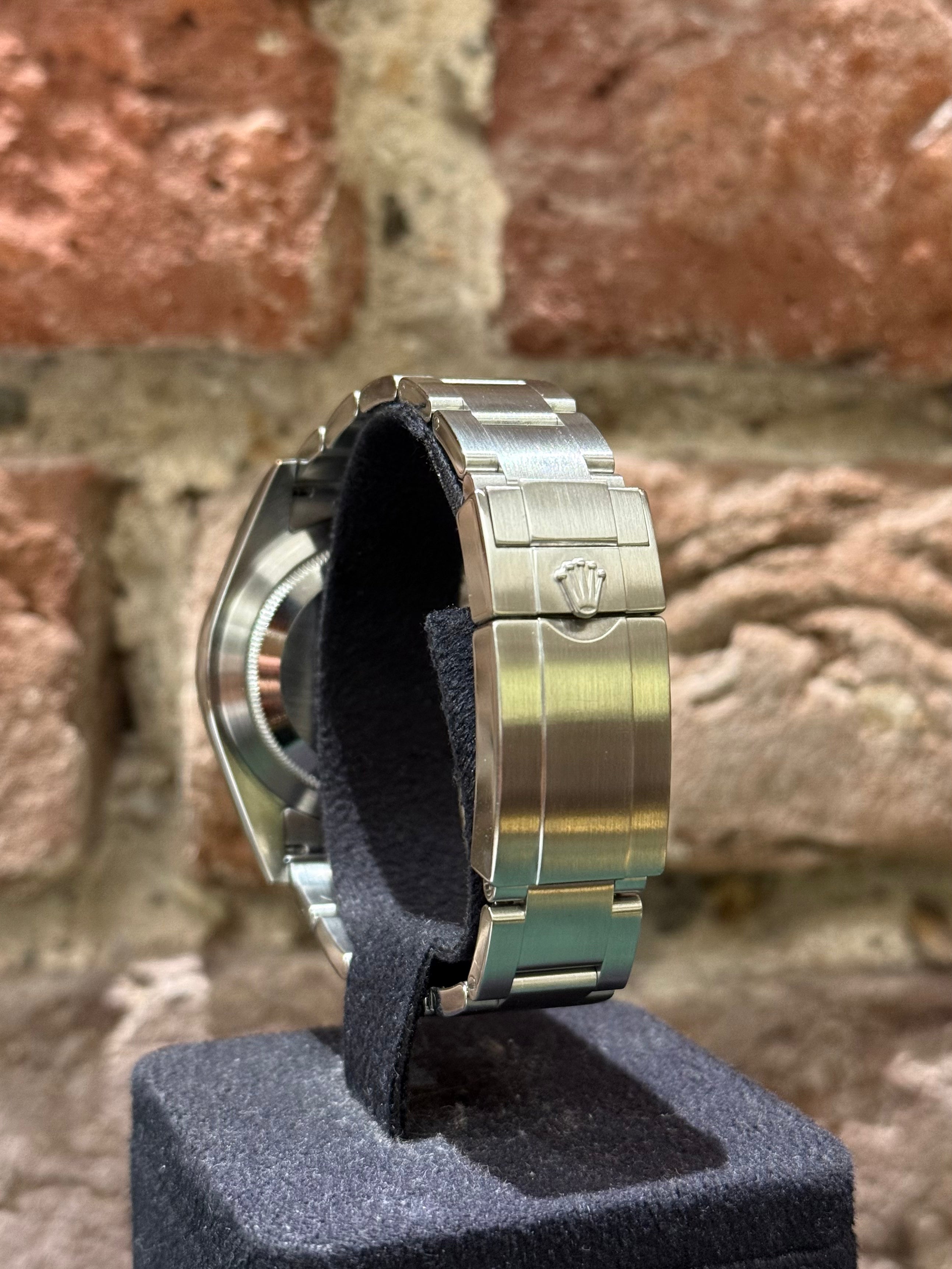 Rolex Explorer II - Schwarzes Zifferblatt, Modell 2015, Ref.214270