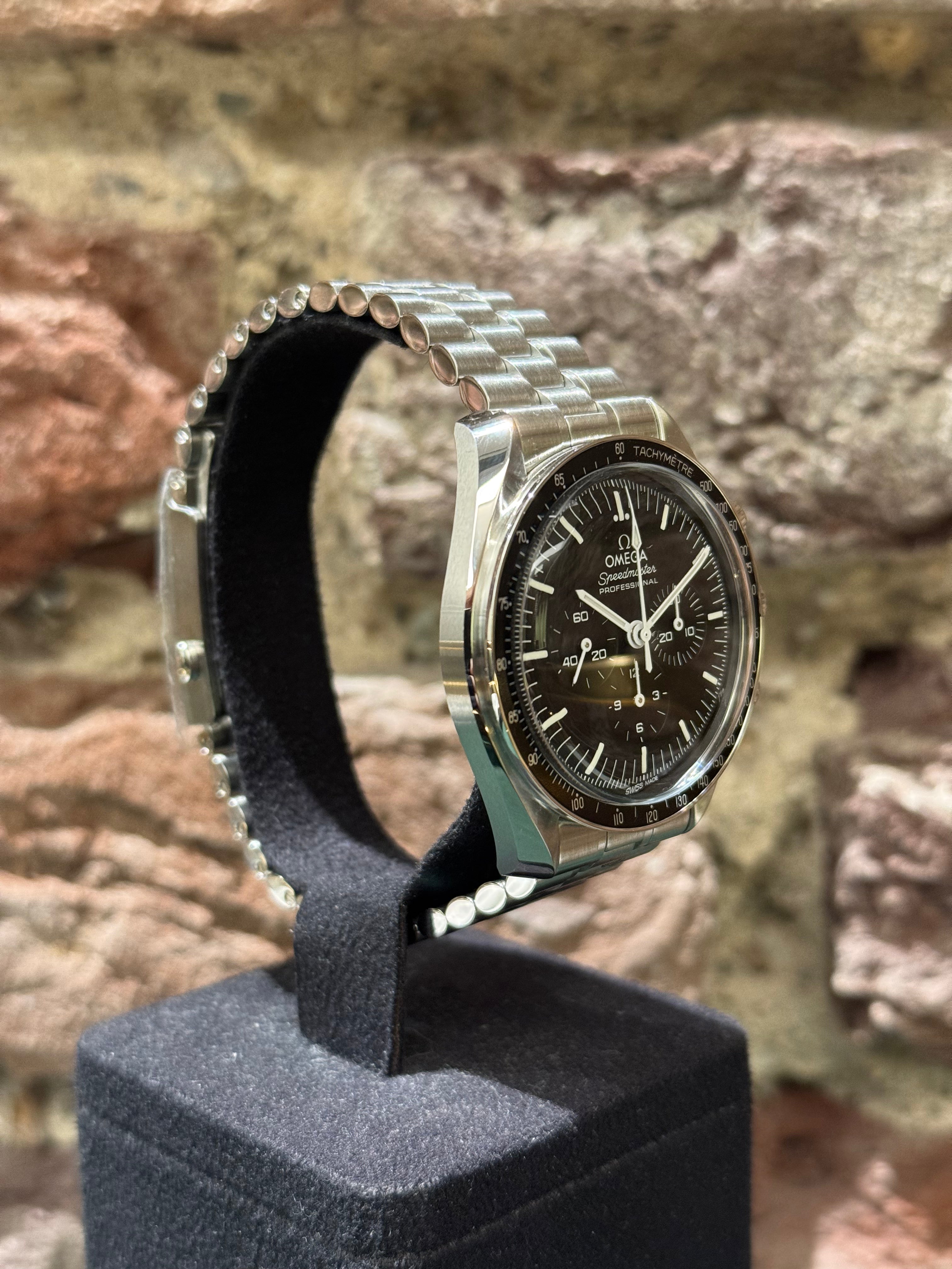 Omega Speedmaster - Schwarzes Zifferblatt, Modell 2024, Ref.310.30.42.50.01.001