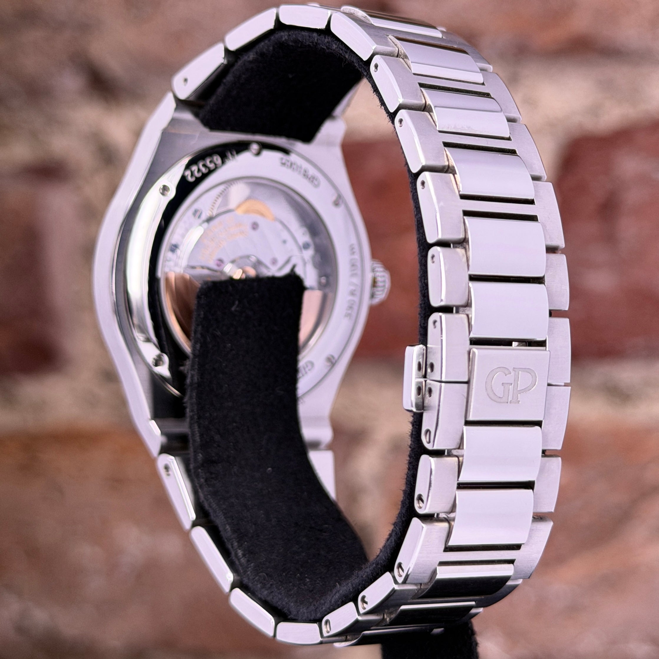 Girard Perregaux Laureato 38 - Grünes Zifferblatt, Modell 2026, Ref.8105-11-3407-1CM