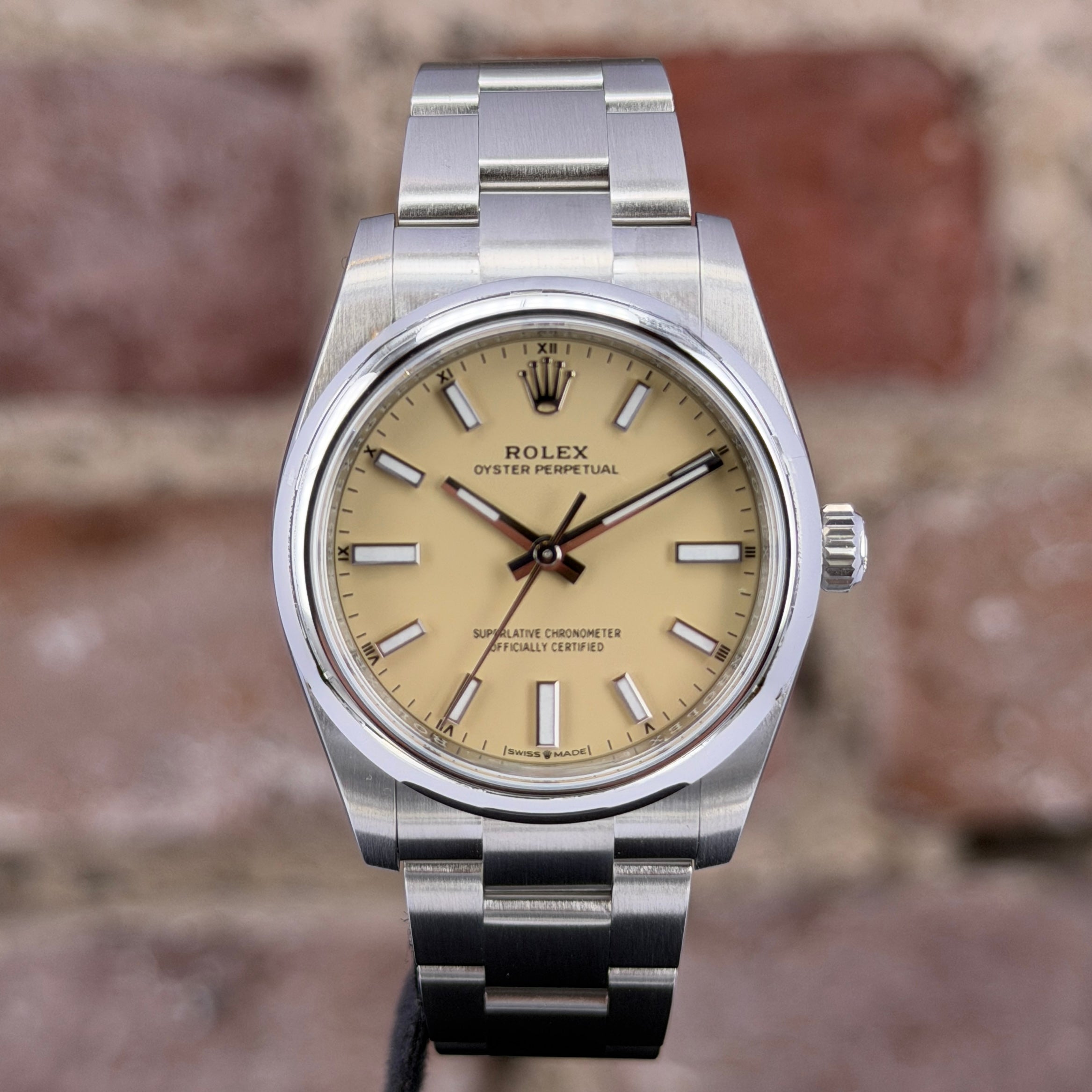 Rolex Oyster Perpetual - Beiges Zifferblatt, Modell 2026, Ref. 124200