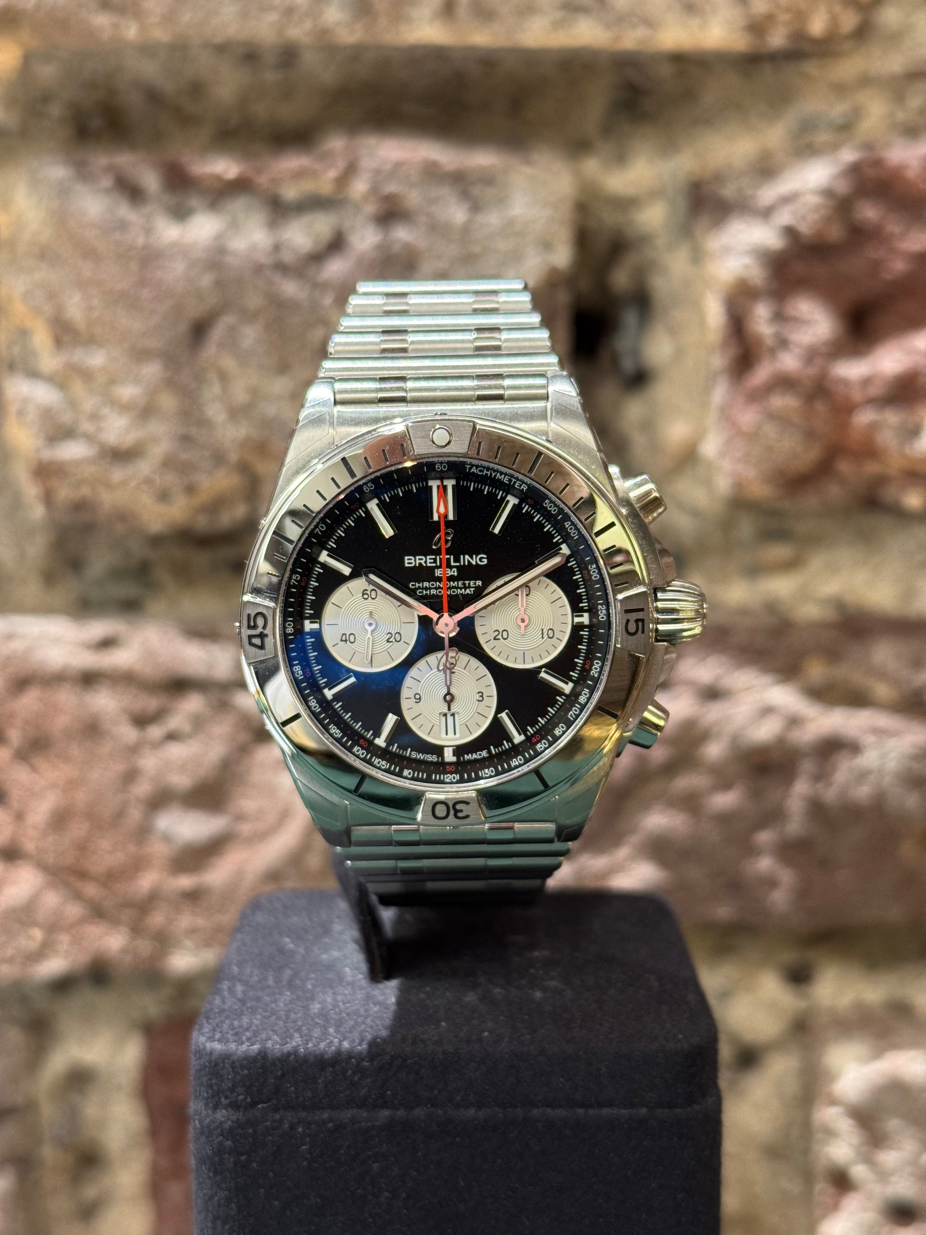 Breitling Super Chronomat 44 - Schwarzes Zifferblatt, Modell 2022, Ref.AB0134