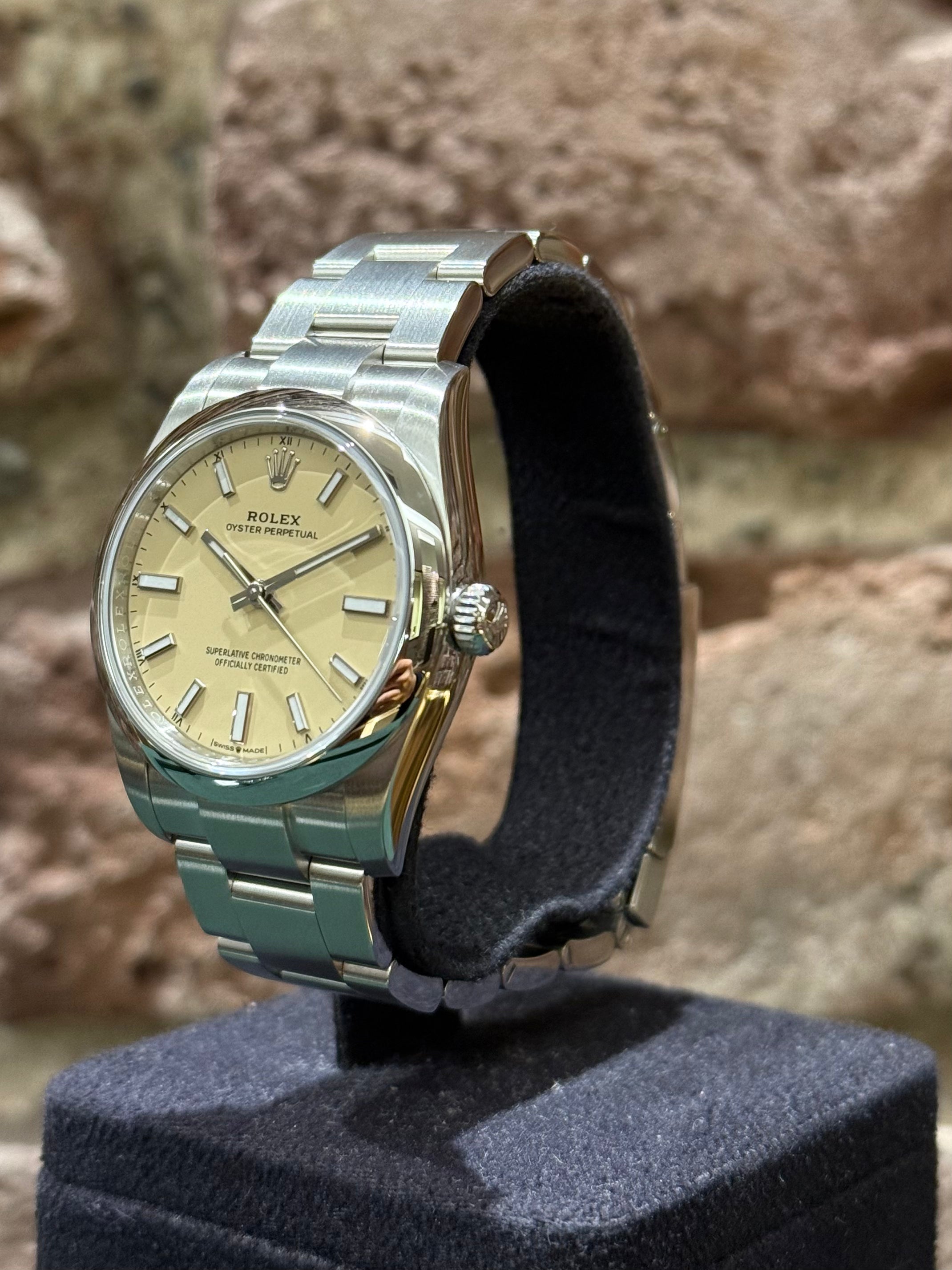 Rolex Oyster Perpetual - Beiges Zifferblatt, Modell 2025, Ref. 124200