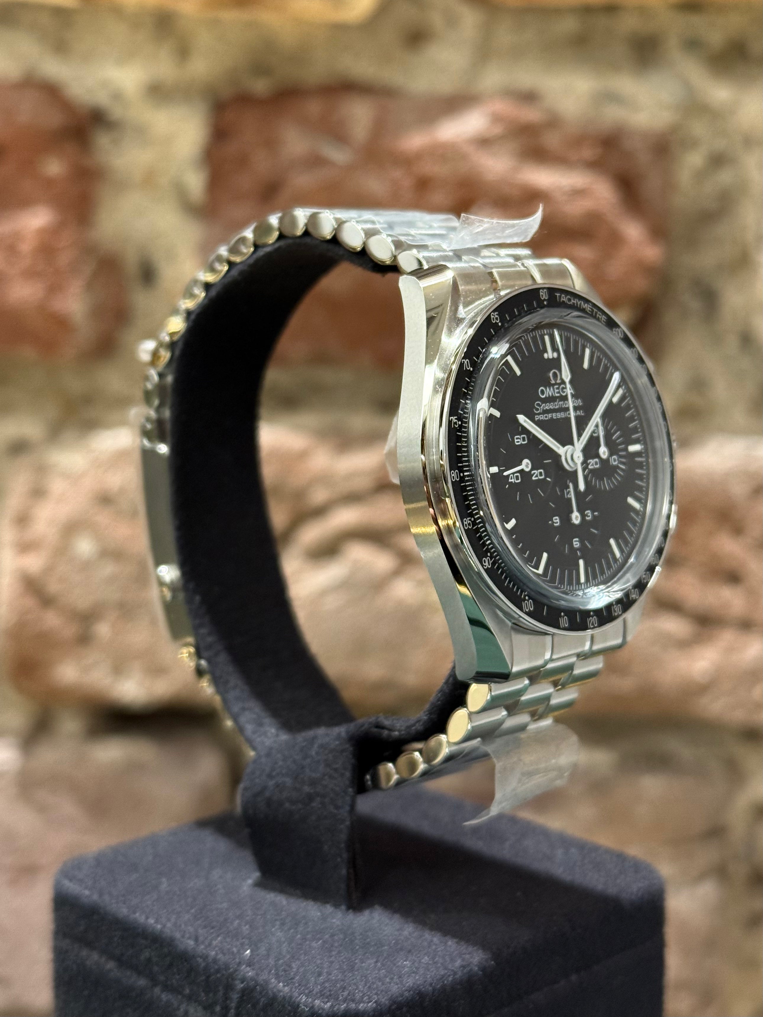 Omega Speedmaster 42 - Schwarzes Zifferblatt, Modell 2025, Ref.310.30.42.50.01.002