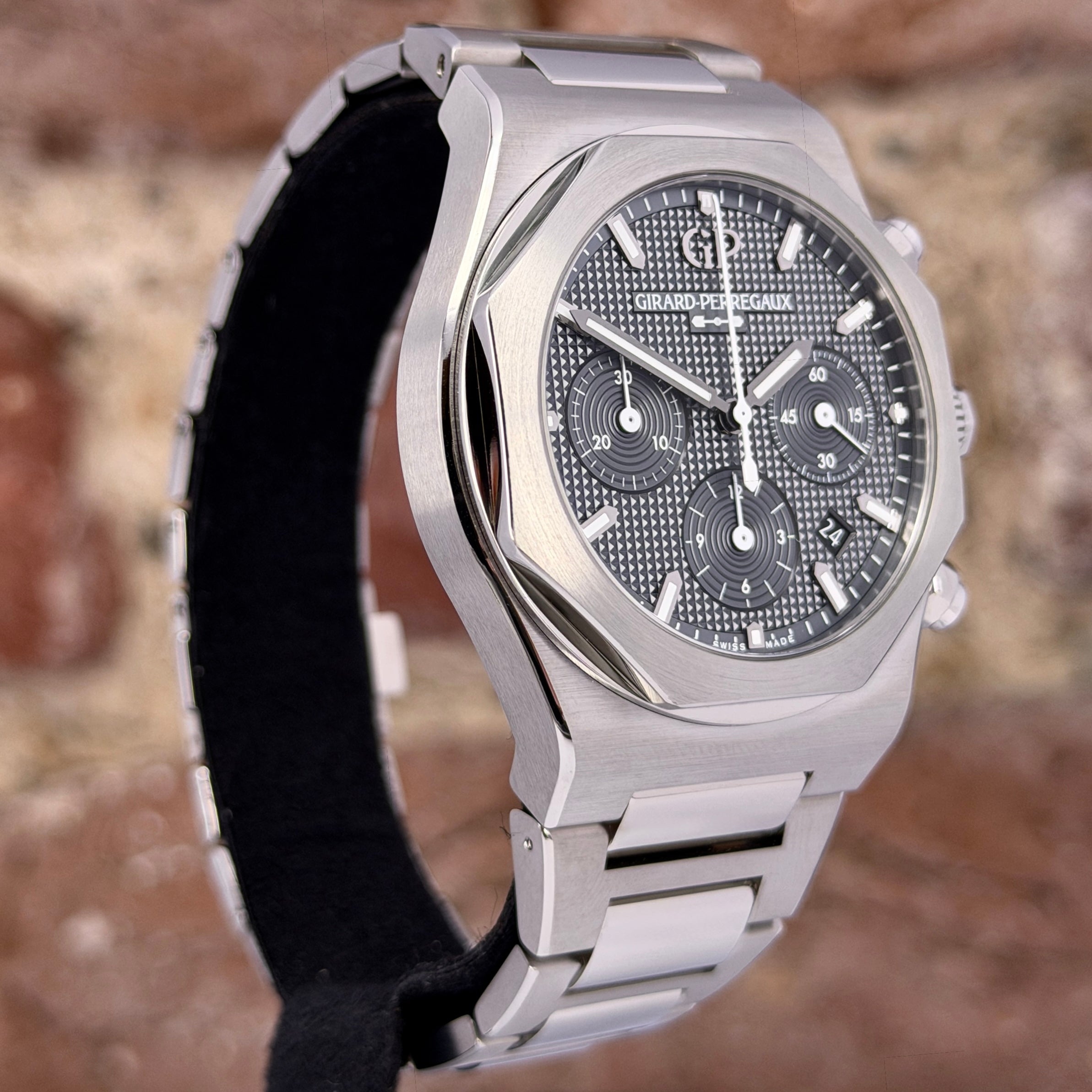 Girard-Perregaux Laureato - Graues Zifferblatt, Modell 2024, Ref. 81020-21-3263-1CM