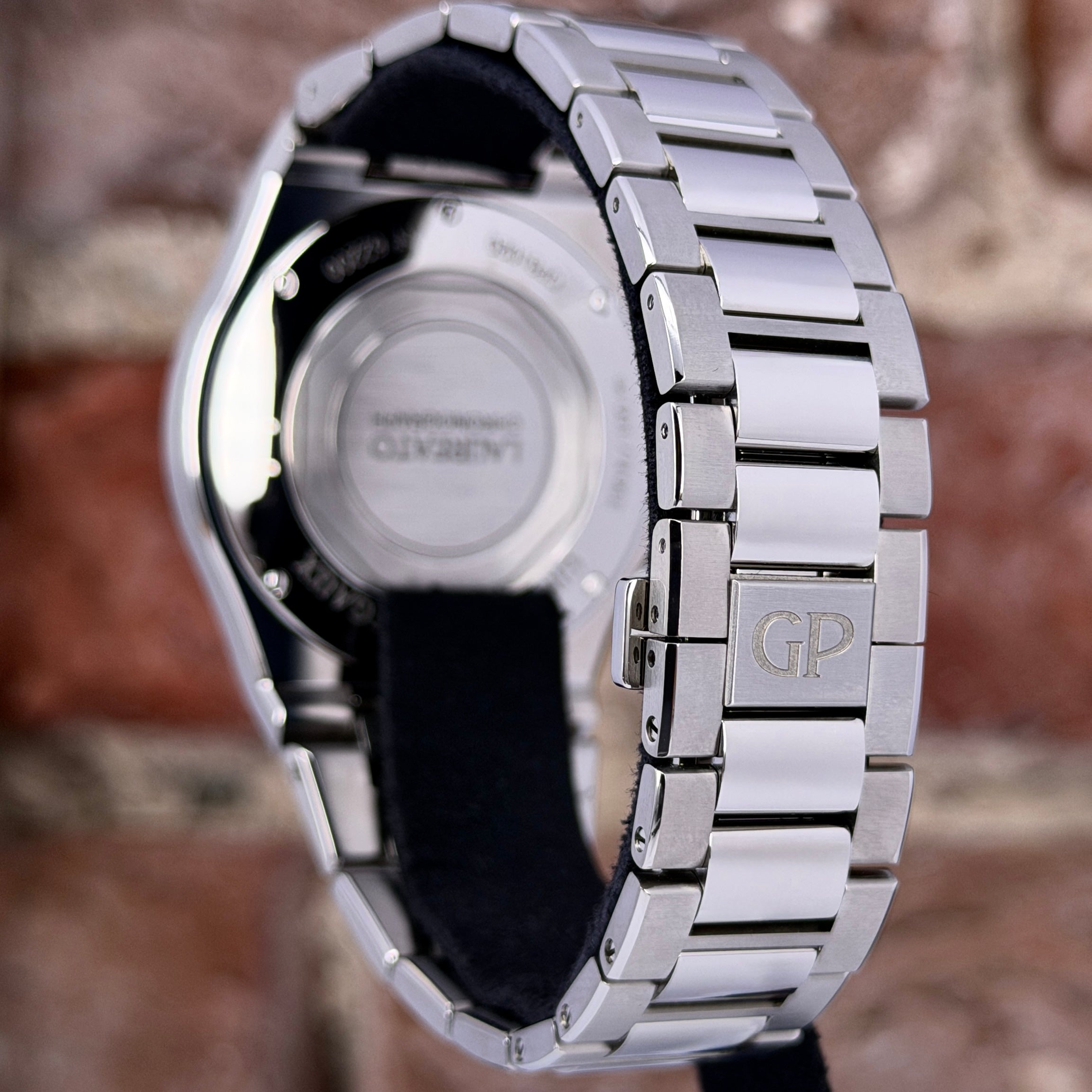 Girard-Perregaux Laureato - Graues Zifferblatt, Modell 2024, Ref. 81020-21-3263-1CM