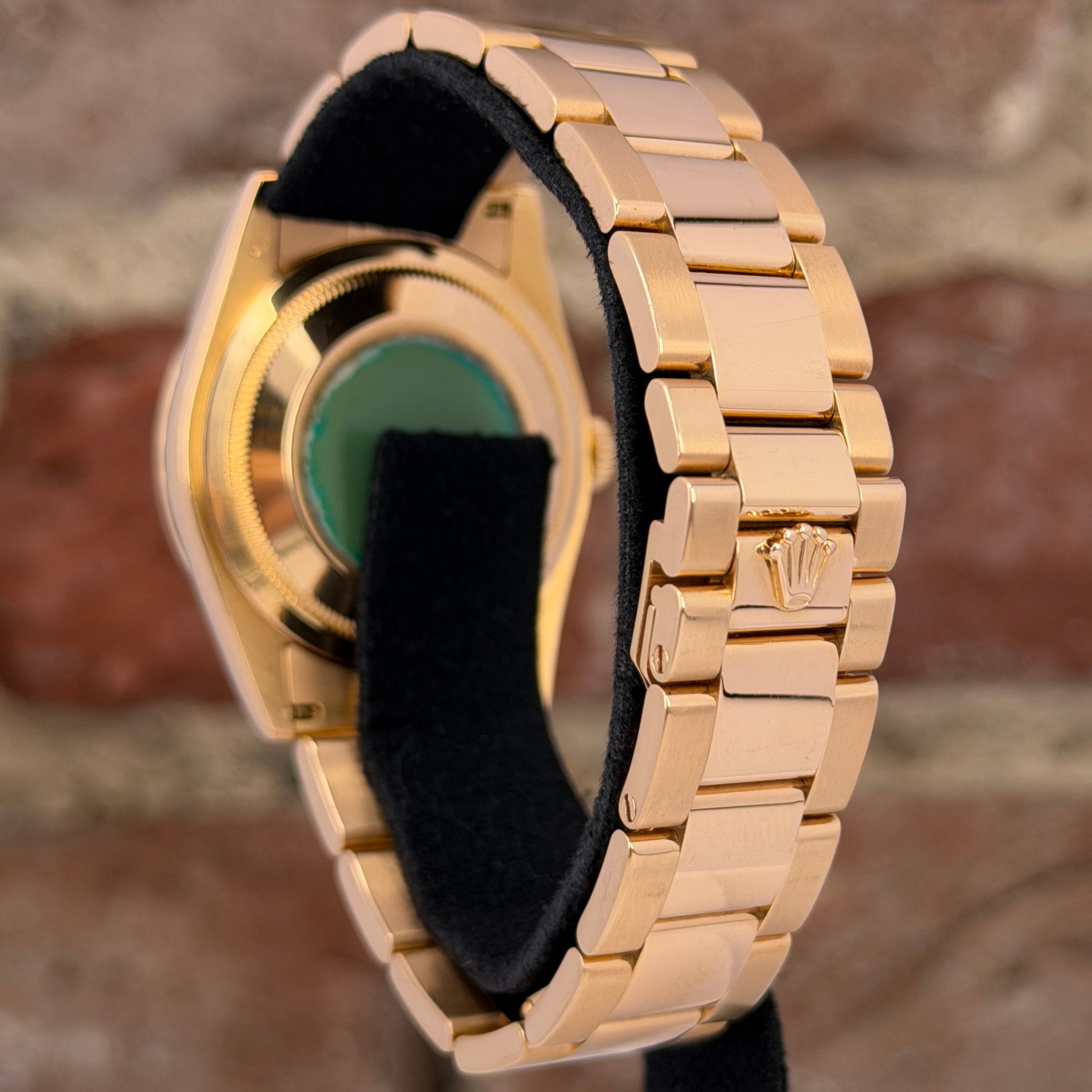 Rolex Daydate 36 - Braunes Zifferblatt mit Diamanten und Ruby, Modell 2002, Ref.118205