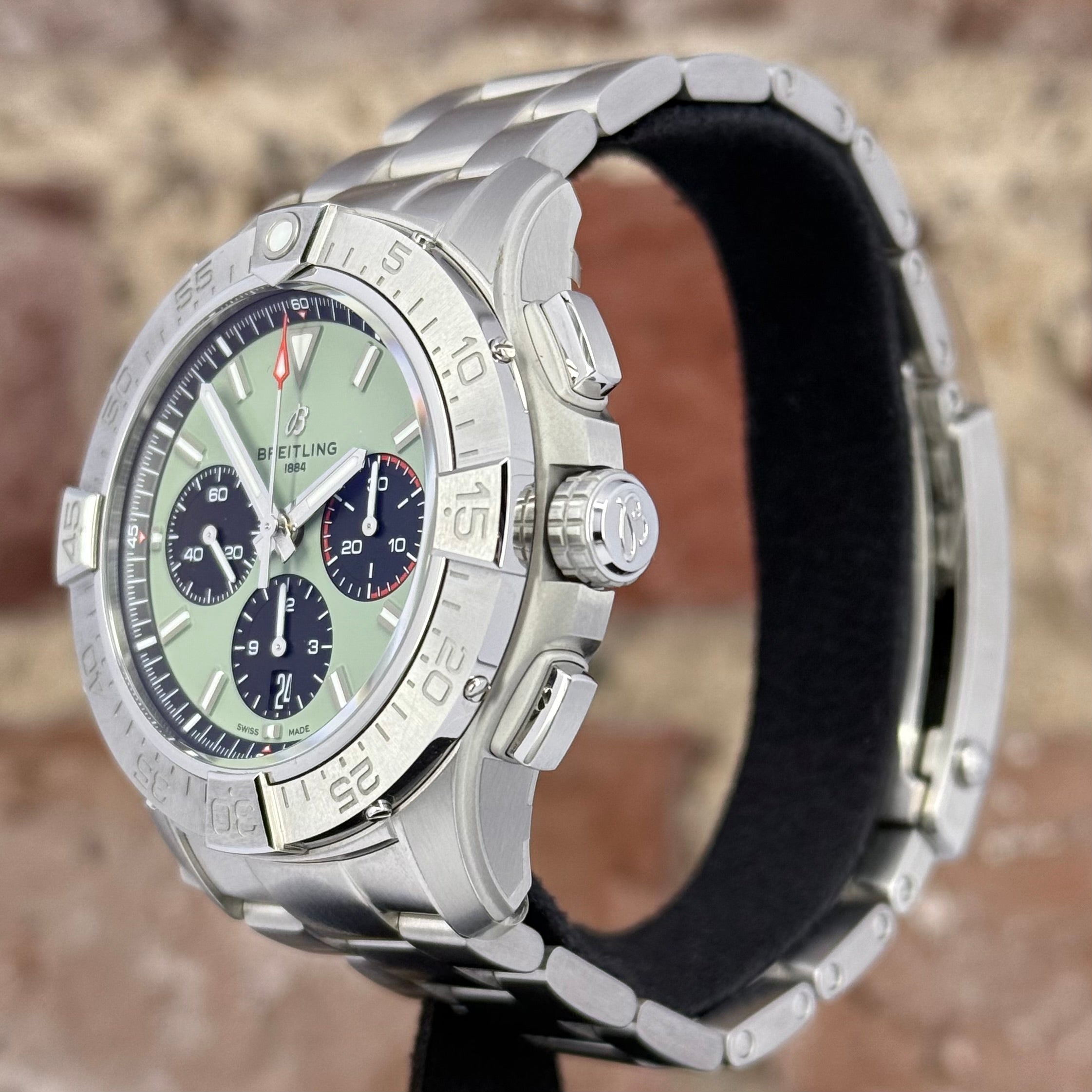 Breitling Avenger 44 - Grünes Zifferblatt, Modell 2025, Ref.AB0147101L1A1