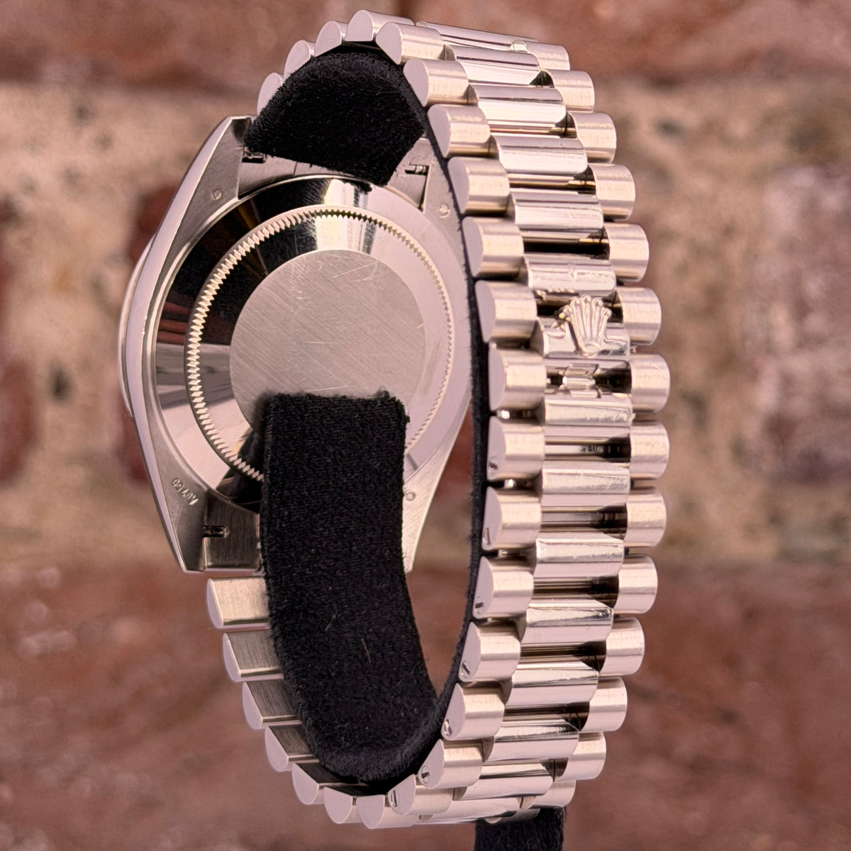 Rolex Daydate 40 - Schwarzes Zifferblatt mit Baguette Diamanten, Modell 2024, Ref.228349RBR