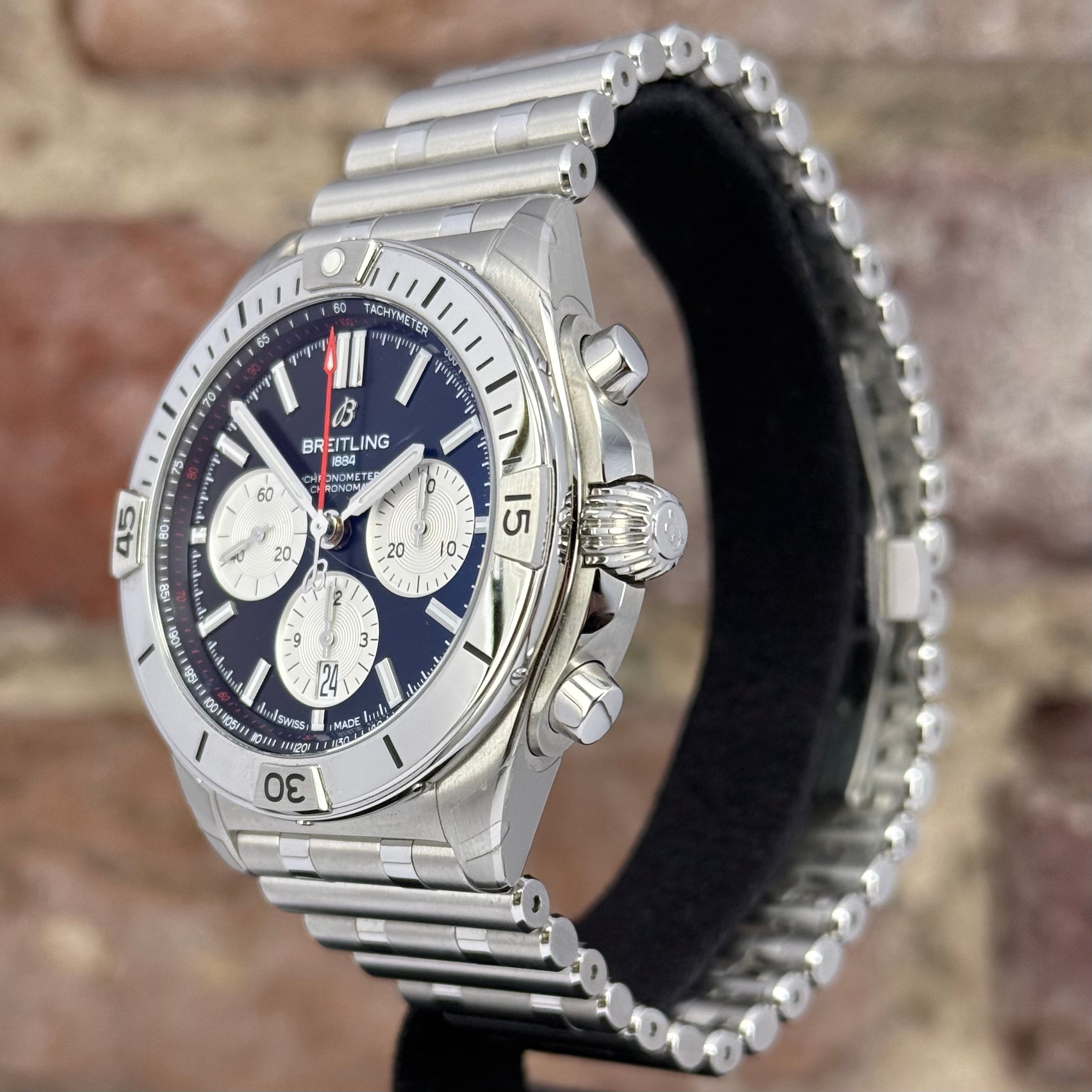 Breitling Super Chronomat 42 - Schwarzes Zifferblatt, Modell 2022, Ref.AB0134