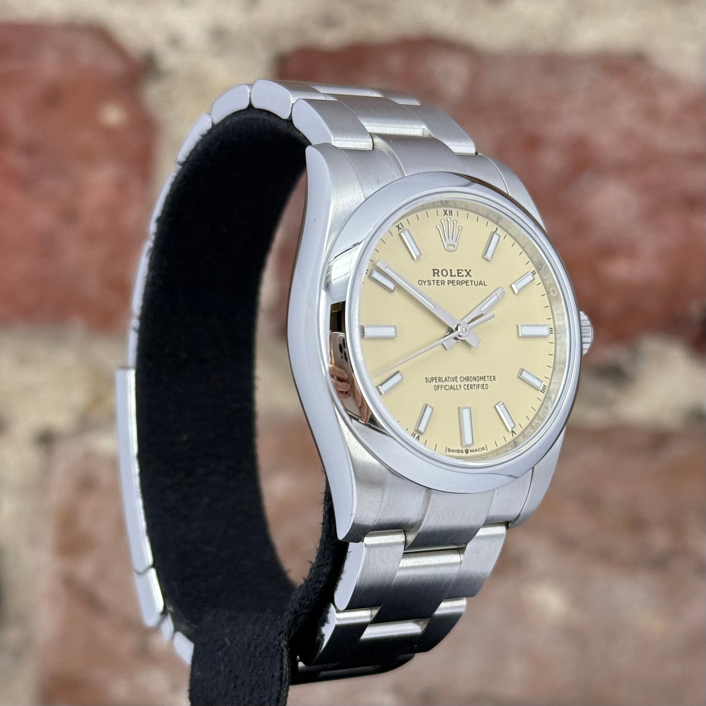 Rolex Oyster Perpetual - Beiges Zifferblatt, Modell 2025, Ref. 124200