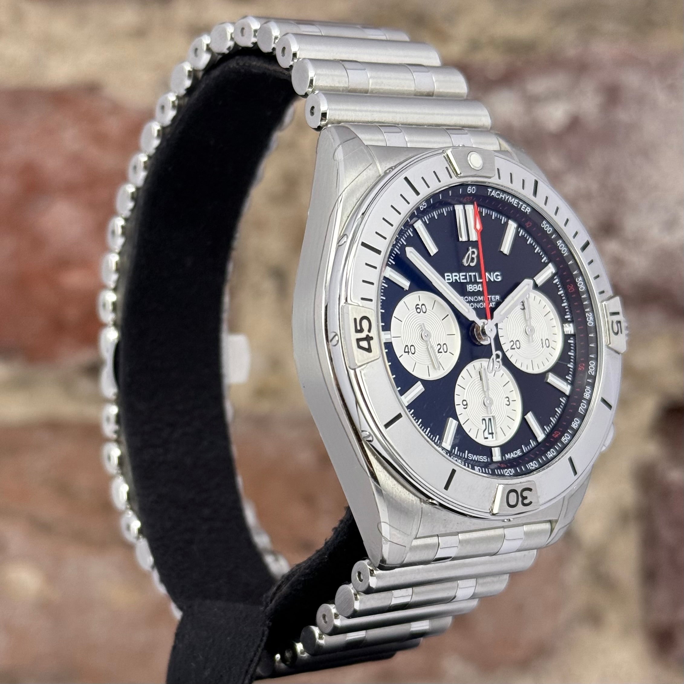 Breitling Super Chronomat 42 - Schwarzes Zifferblatt, Modell 2022, Ref.AB0134