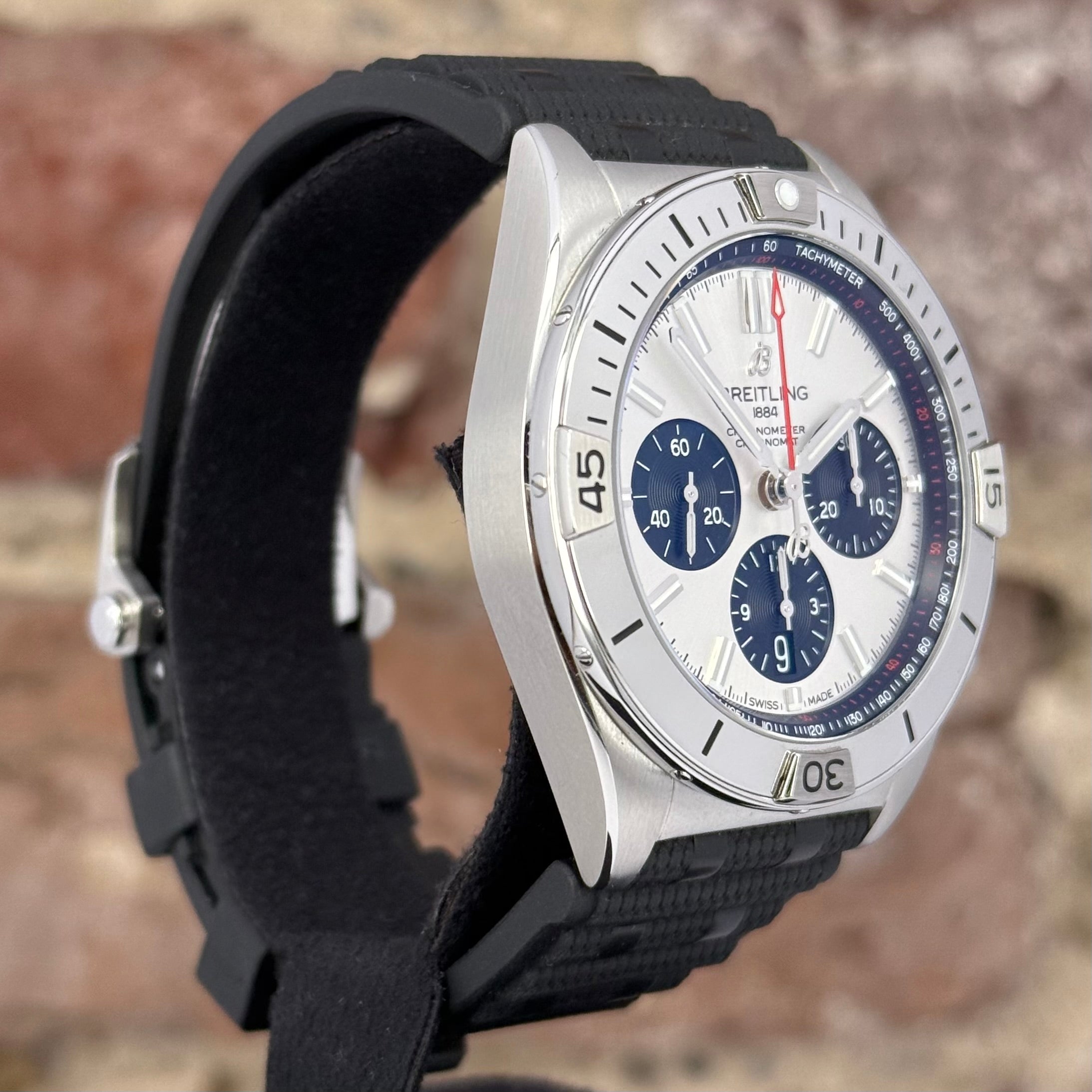 Breitling Super Chronomat - Silbernes Zifferblatt, Modell 2025, Ref.AB0134