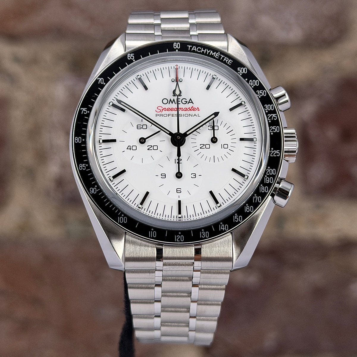 Omega Speedmaster 42 - Weißes Zifferblatt, Modell 2026, Ref. 31030425004001