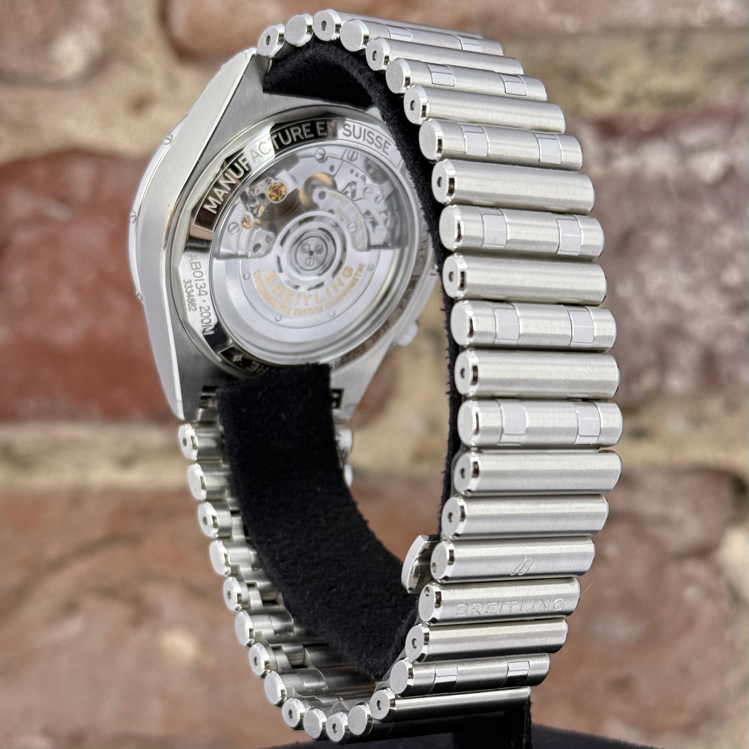 Breitling Super Chronomat 42 - Schwarzes Zifferblatt, Modell 2022, Ref.AB0134