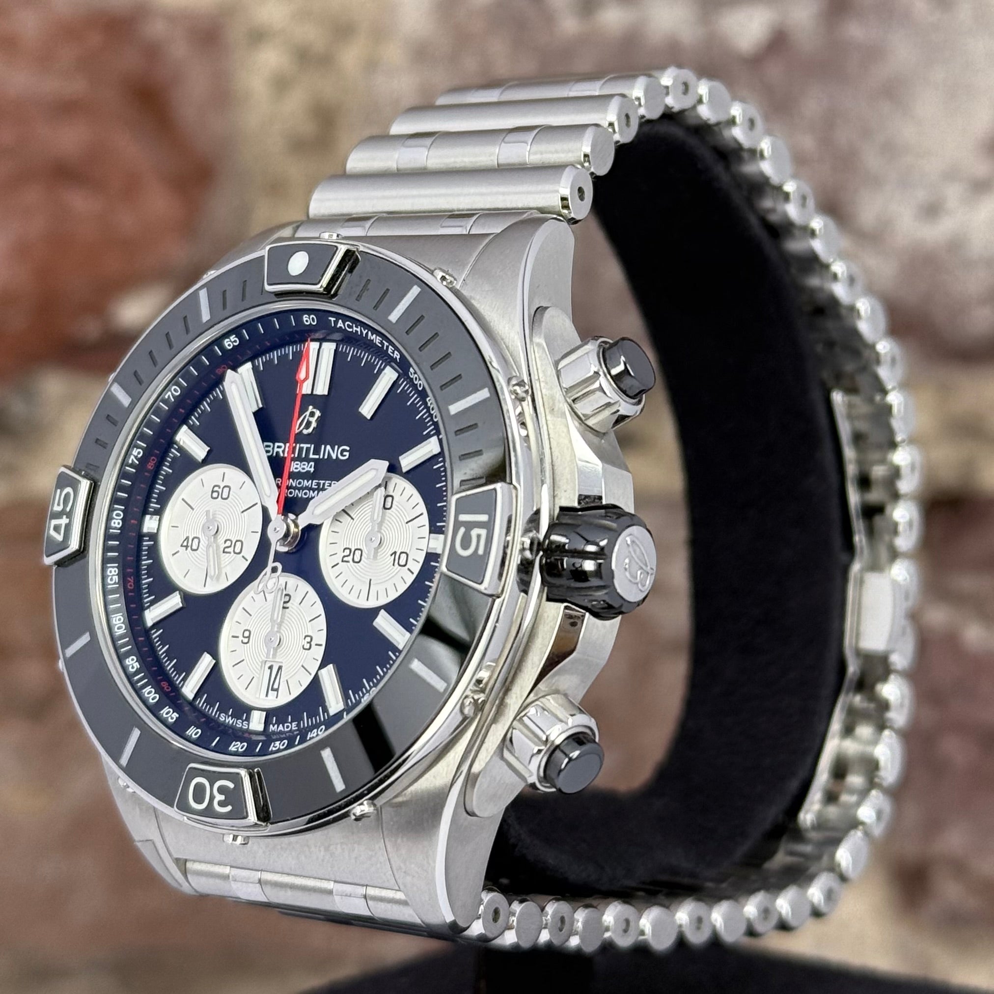 Breitling Super Chronomat 44 - Schwarzes Zifferblatt, Modell 2024, Ref.AB0136