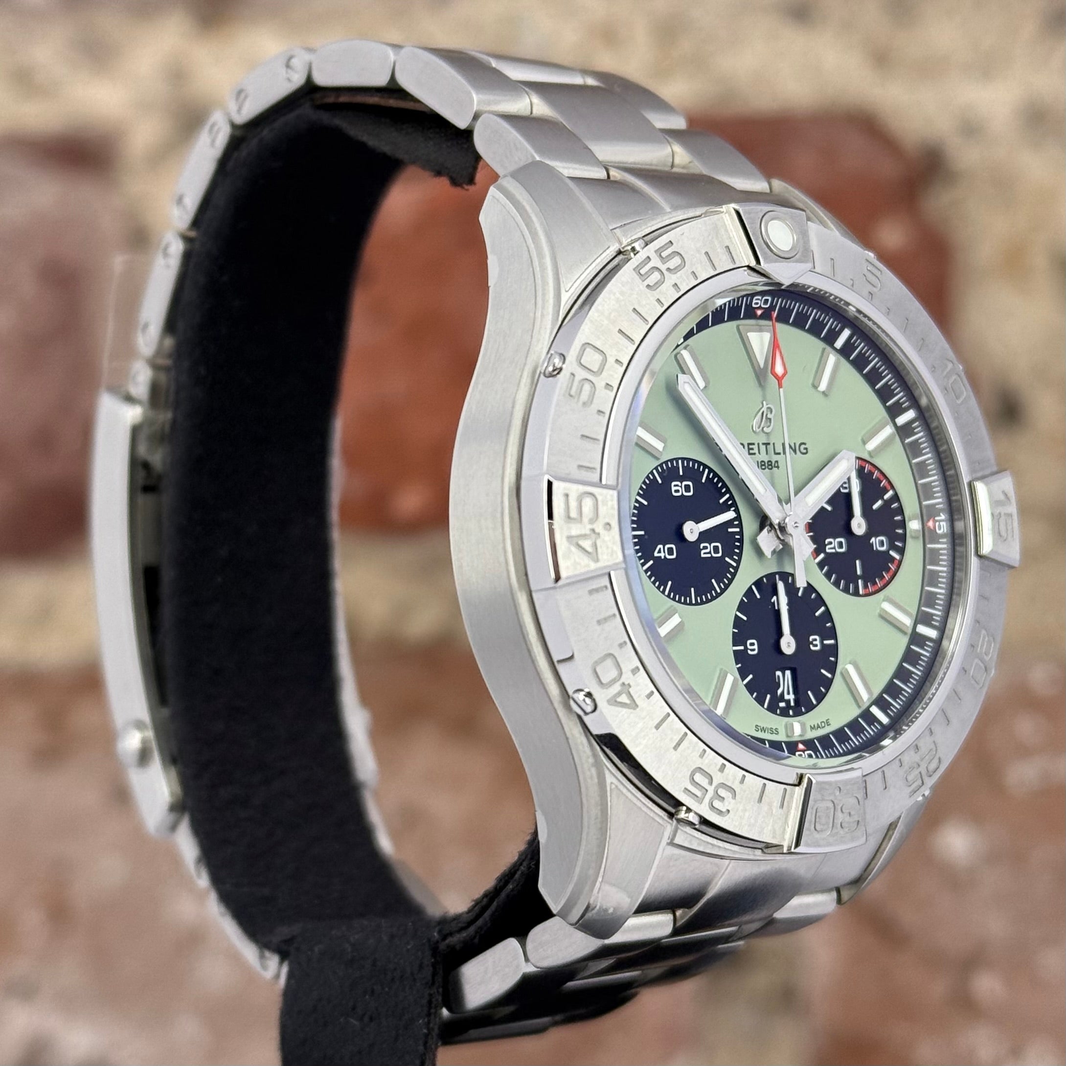 Breitling Avenger 44 - Grünes Zifferblatt, Modell 2025, Ref.AB0147101L1A1
